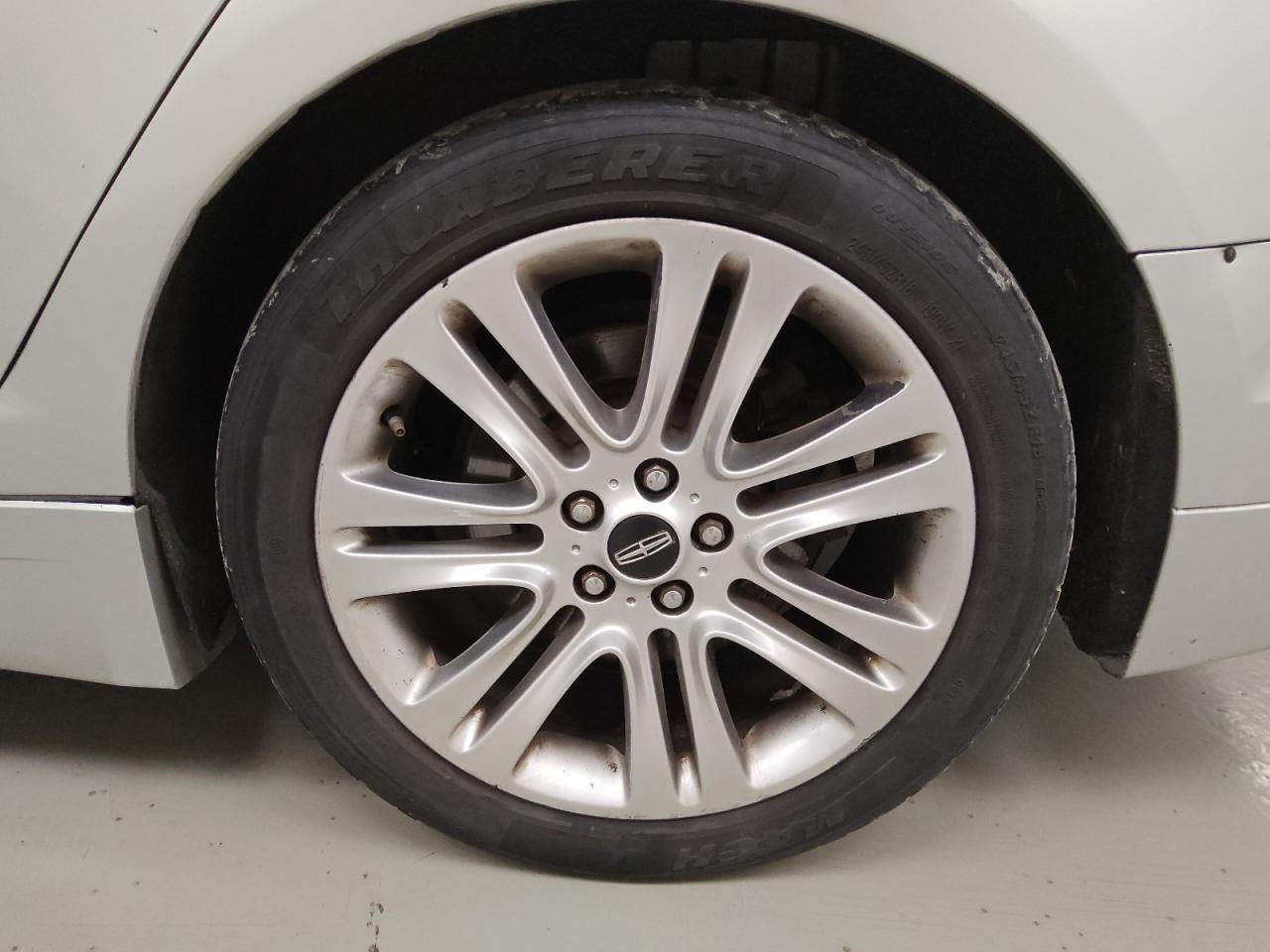 2013 Lincoln Mkz Silver vin: 3LN6L2GK4DR815209 Damage: Left Rear Tire, Worn, Replacement Required