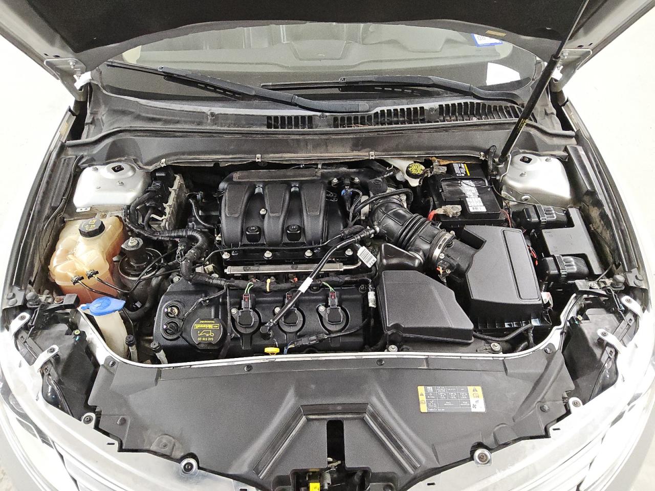 2013 Lincoln Mkz Silver vin: 3LN6L2GK4DR815209 Damage: Catalytic Converter, Broken, Replacement Required