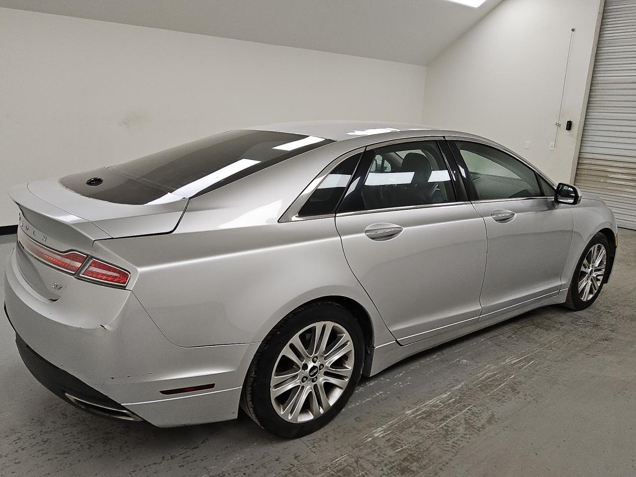 2013 Lincoln Mkz Silver vin: 3LN6L2GK4DR815209 Damage: Right Rear Tire, Worn, Replacement Required
