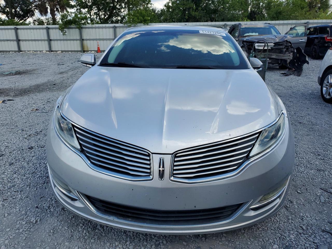 2013 Lincoln Mkz Silver vin: 3LN6L2GK5DR827238