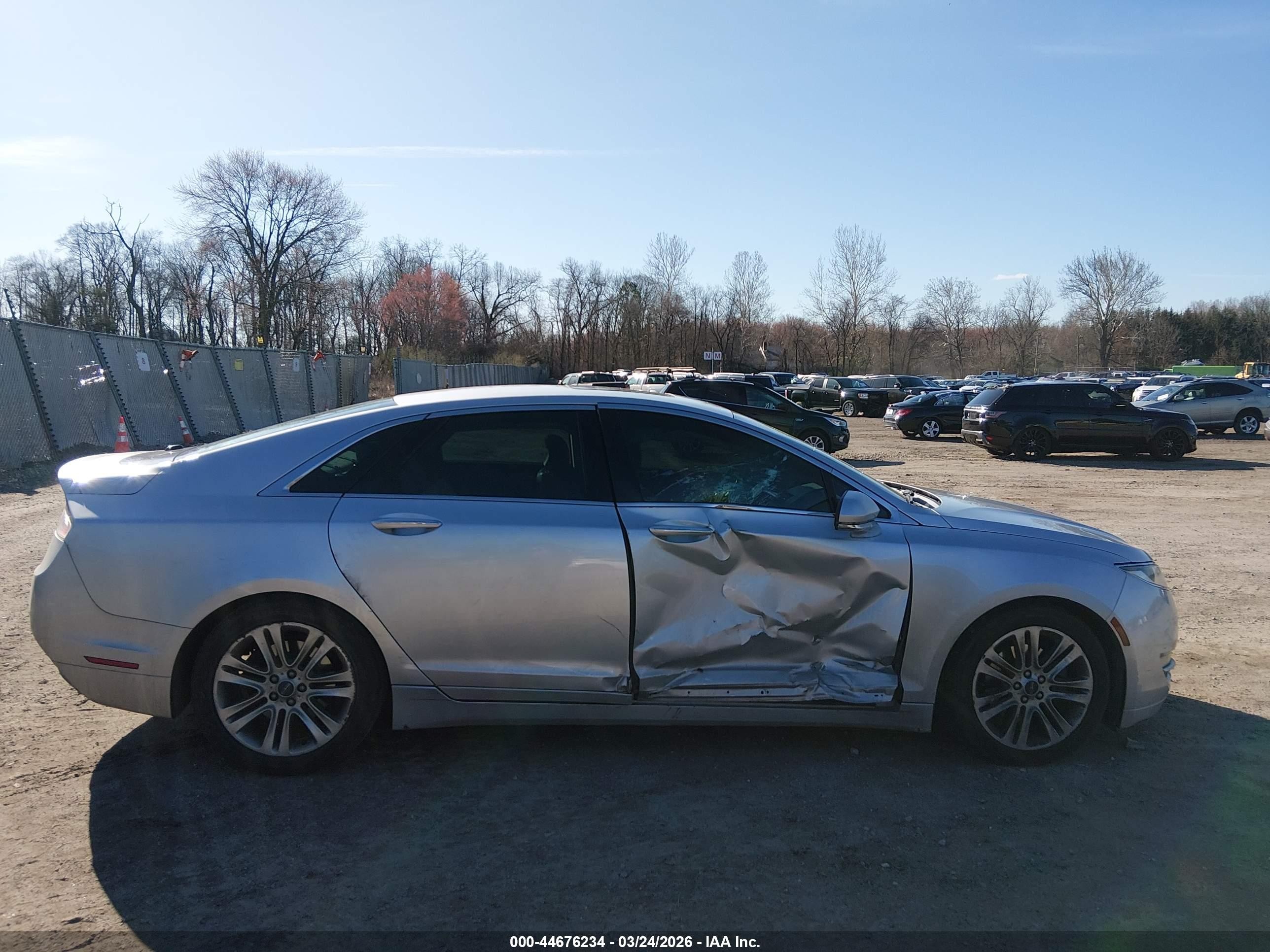 2014 Lincoln Mkz   Silver vin: 3LN6L2GK5ER830836