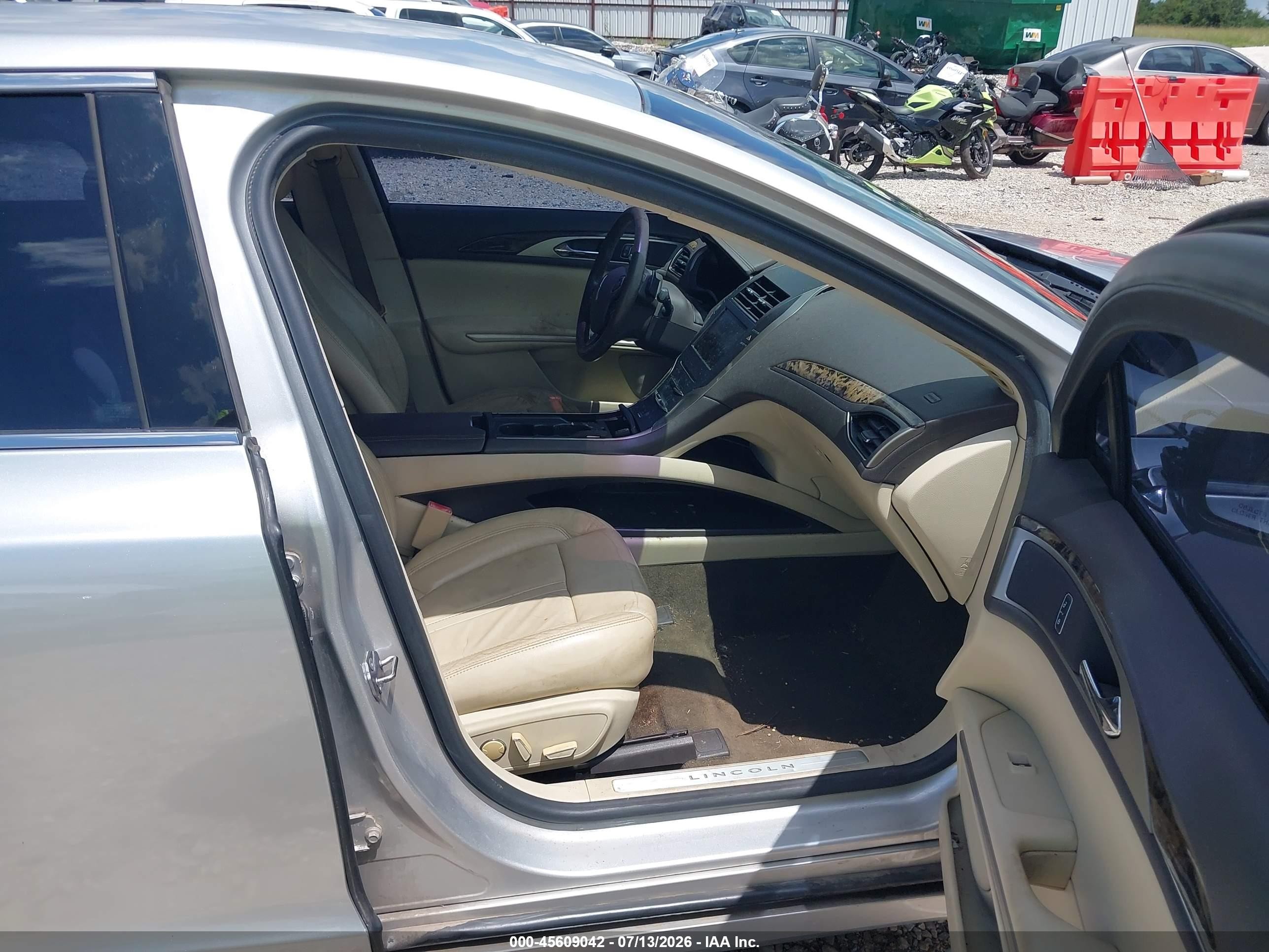 2013 Lincoln Mkz   Silver vin: 3LN6L2GK9DR808398