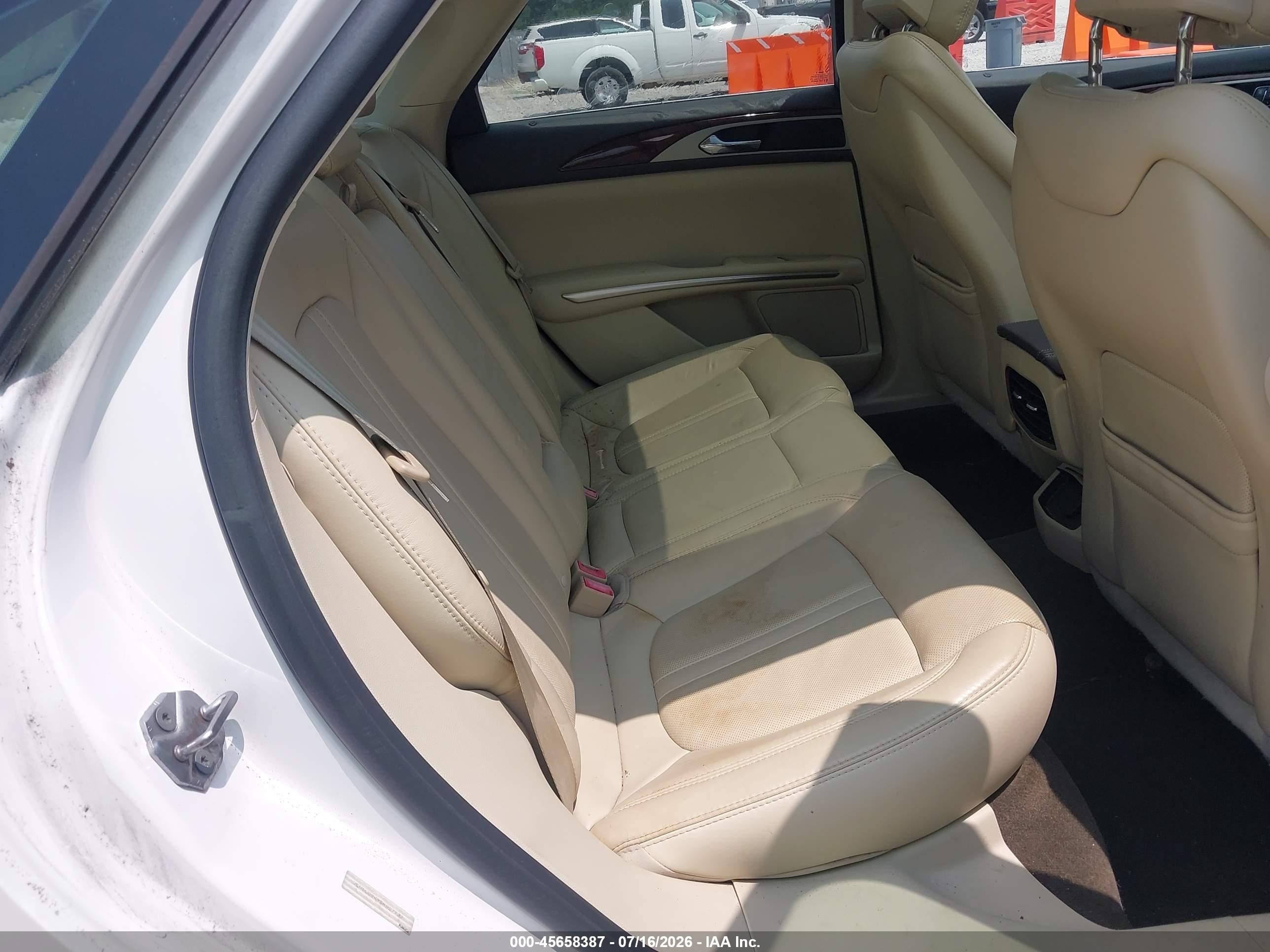 2013 Lincoln Mkz   White vin: 3LN6L2GK9DR827727