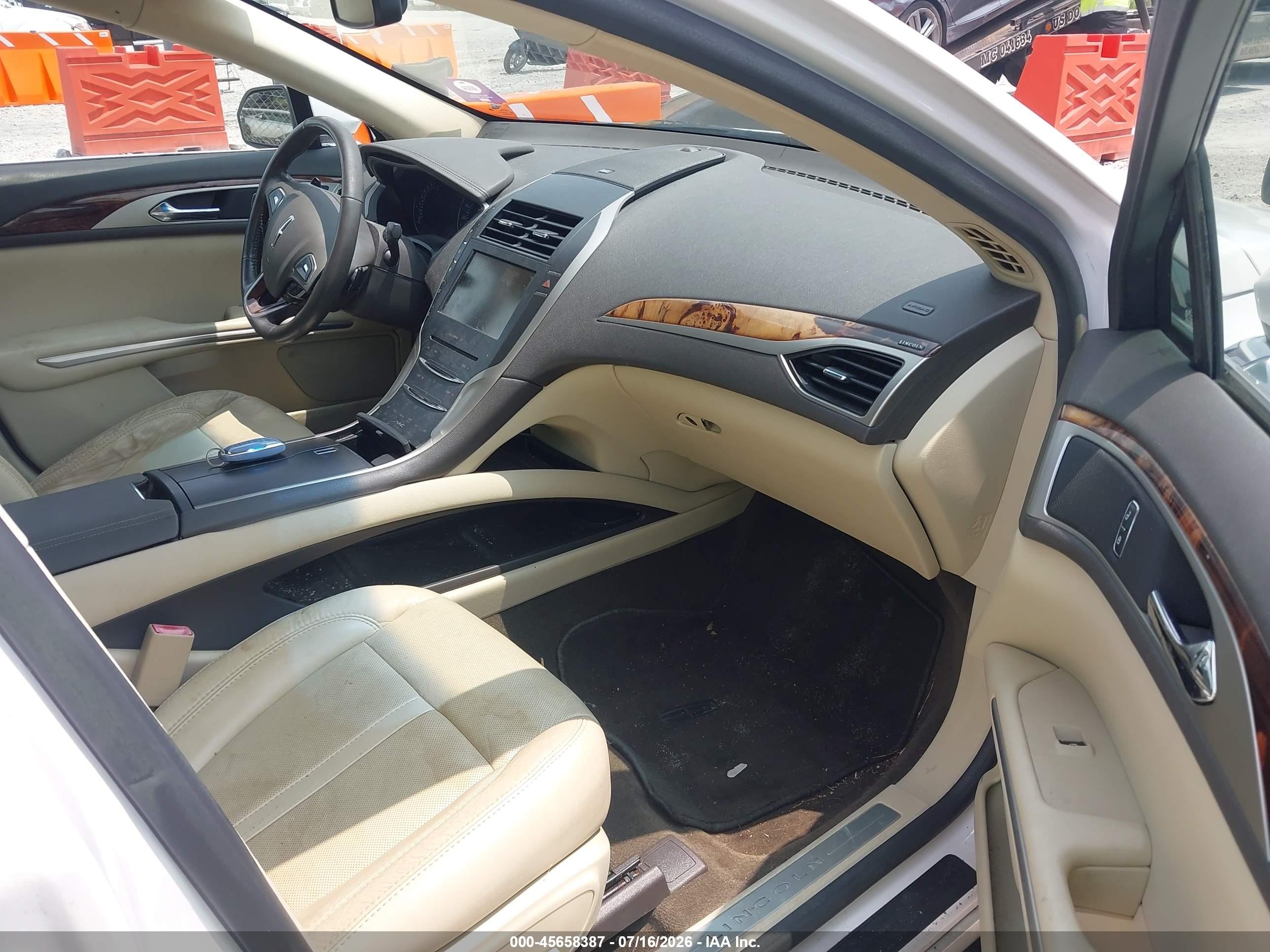2013 Lincoln Mkz   White vin: 3LN6L2GK9DR827727