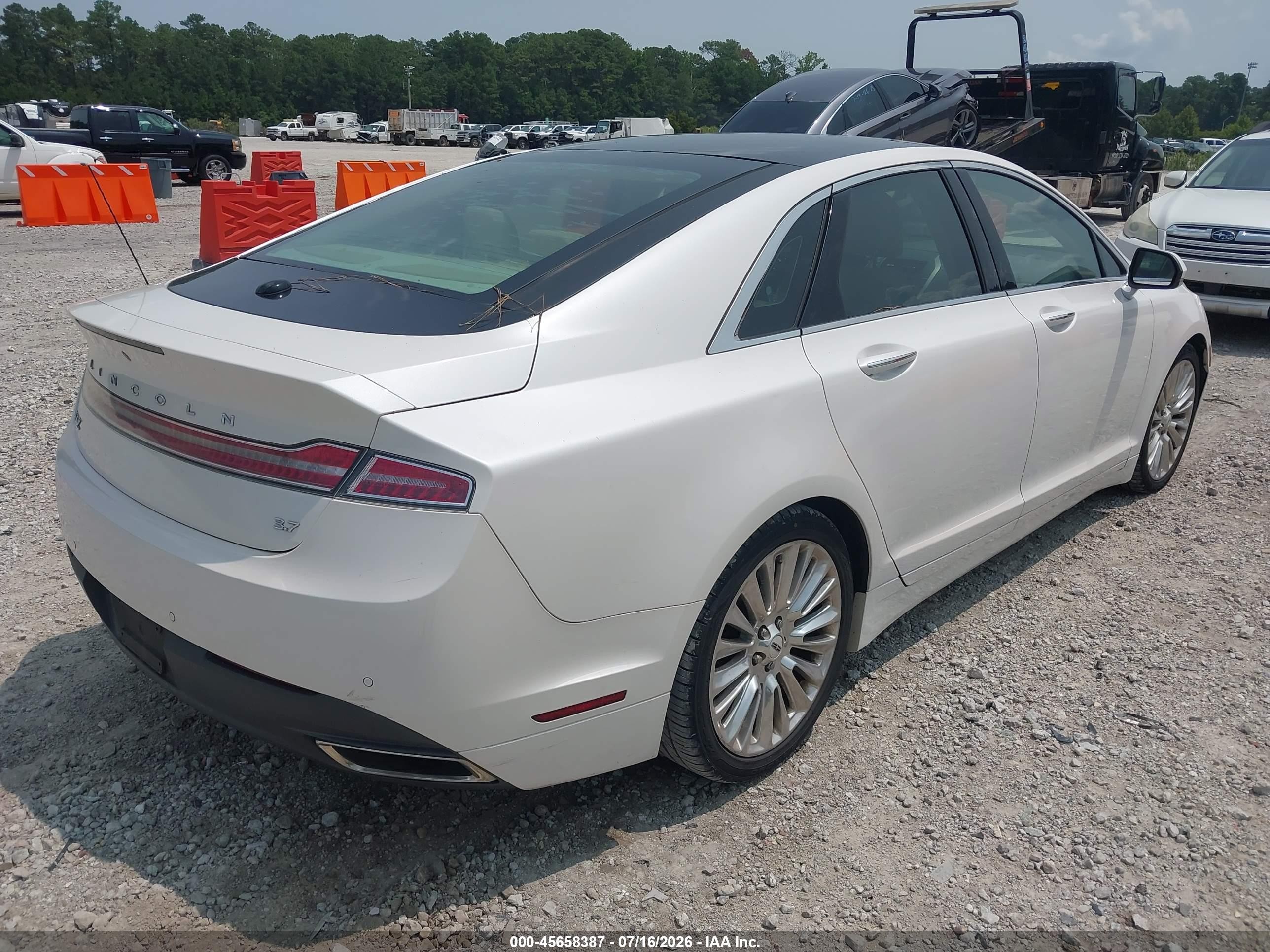 2013 Lincoln Mkz   White vin: 3LN6L2GK9DR827727