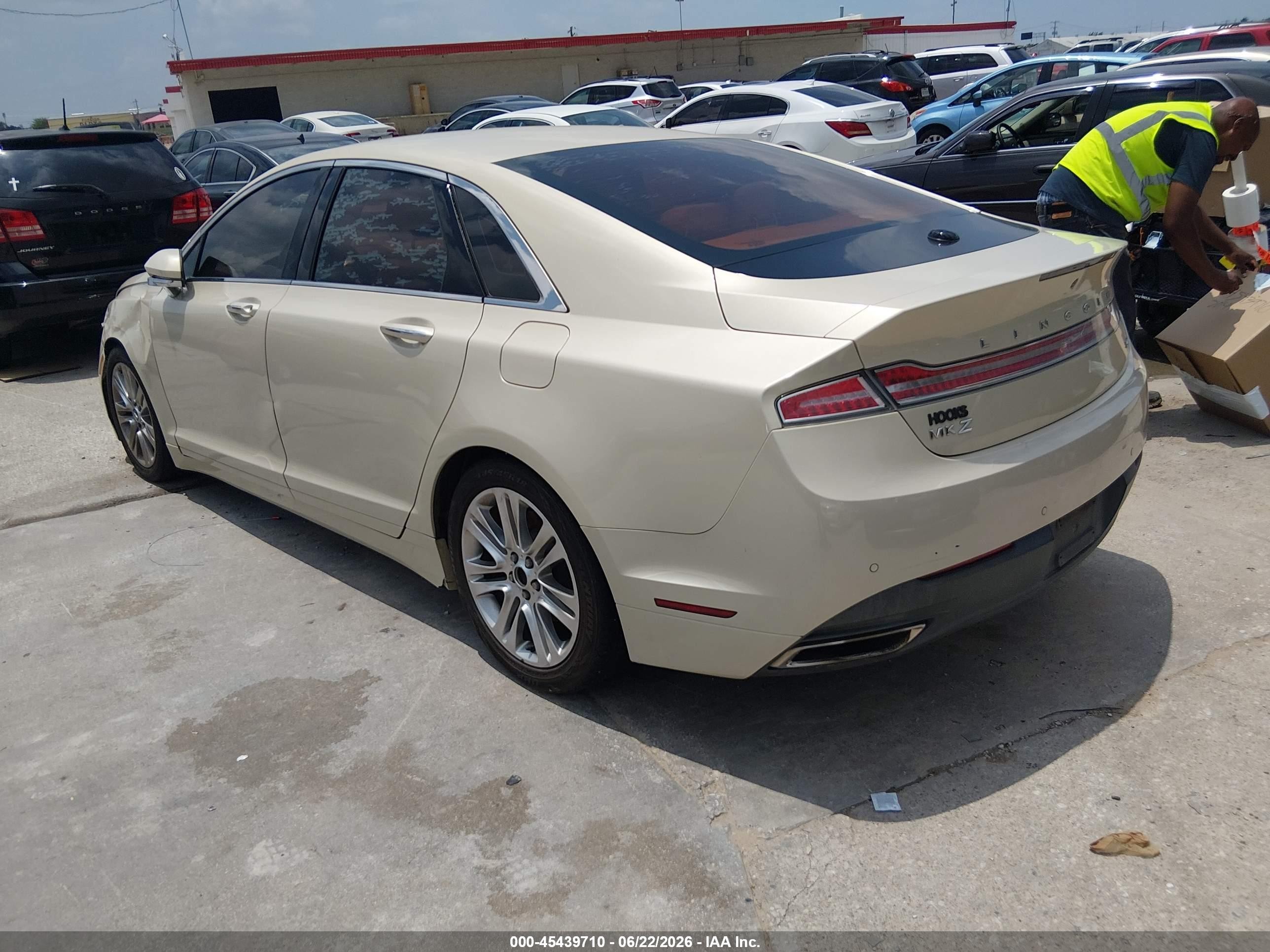 2014 Lincoln Mkz   Cream vin: 3LN6L2GKXER827737