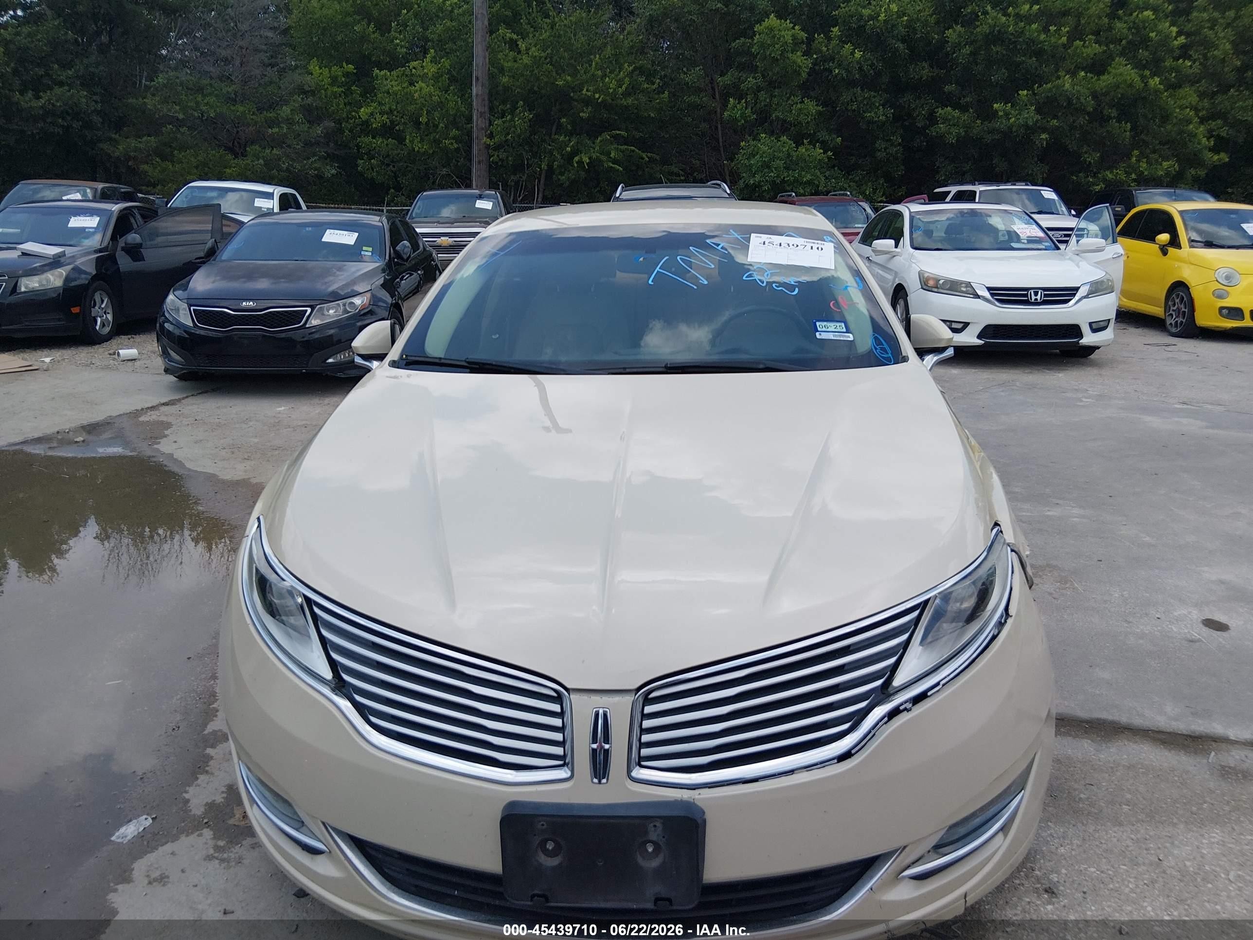 2014 Lincoln Mkz   Cream vin: 3LN6L2GKXER827737