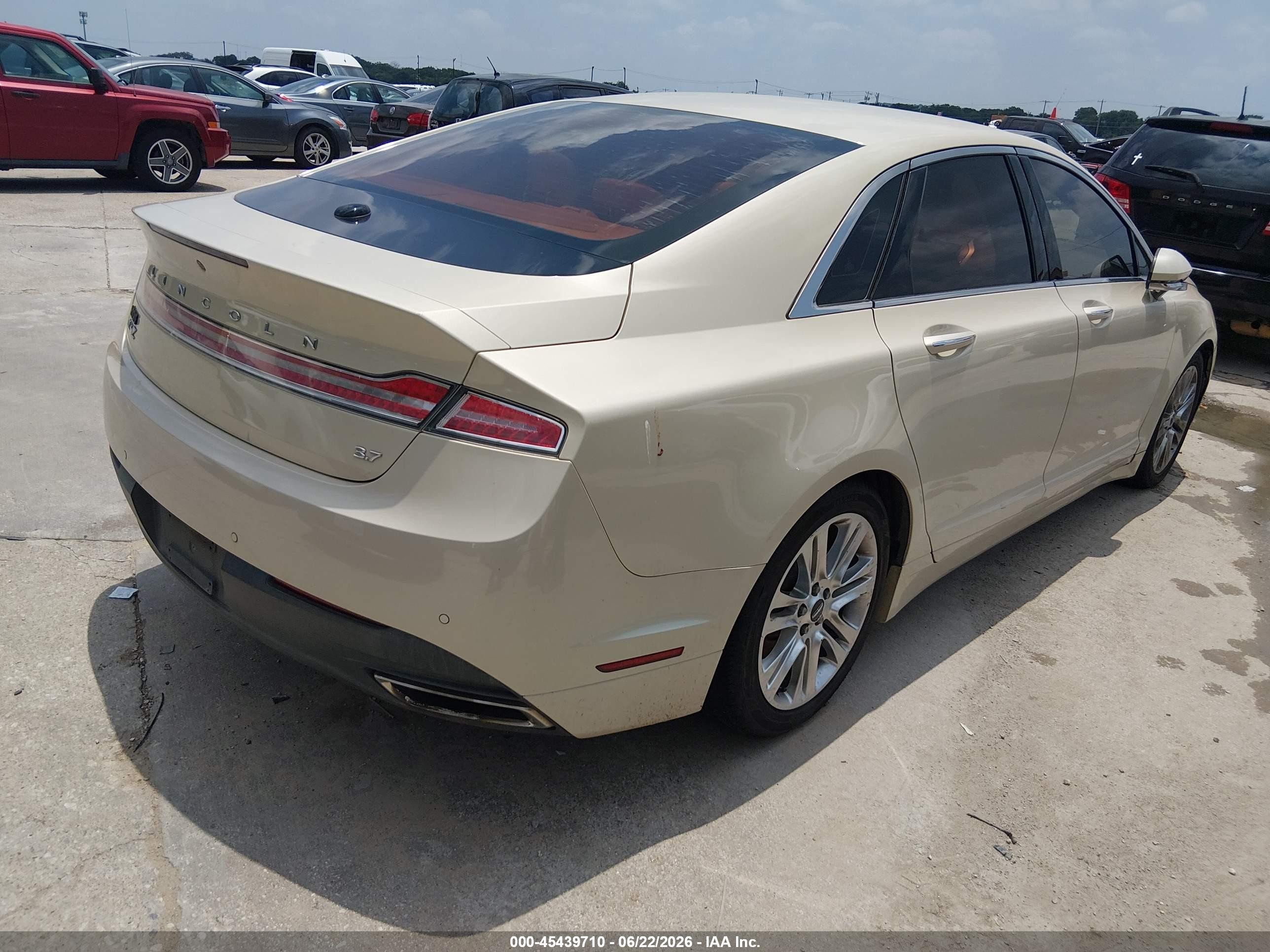 2014 Lincoln Mkz   Cream vin: 3LN6L2GKXER827737