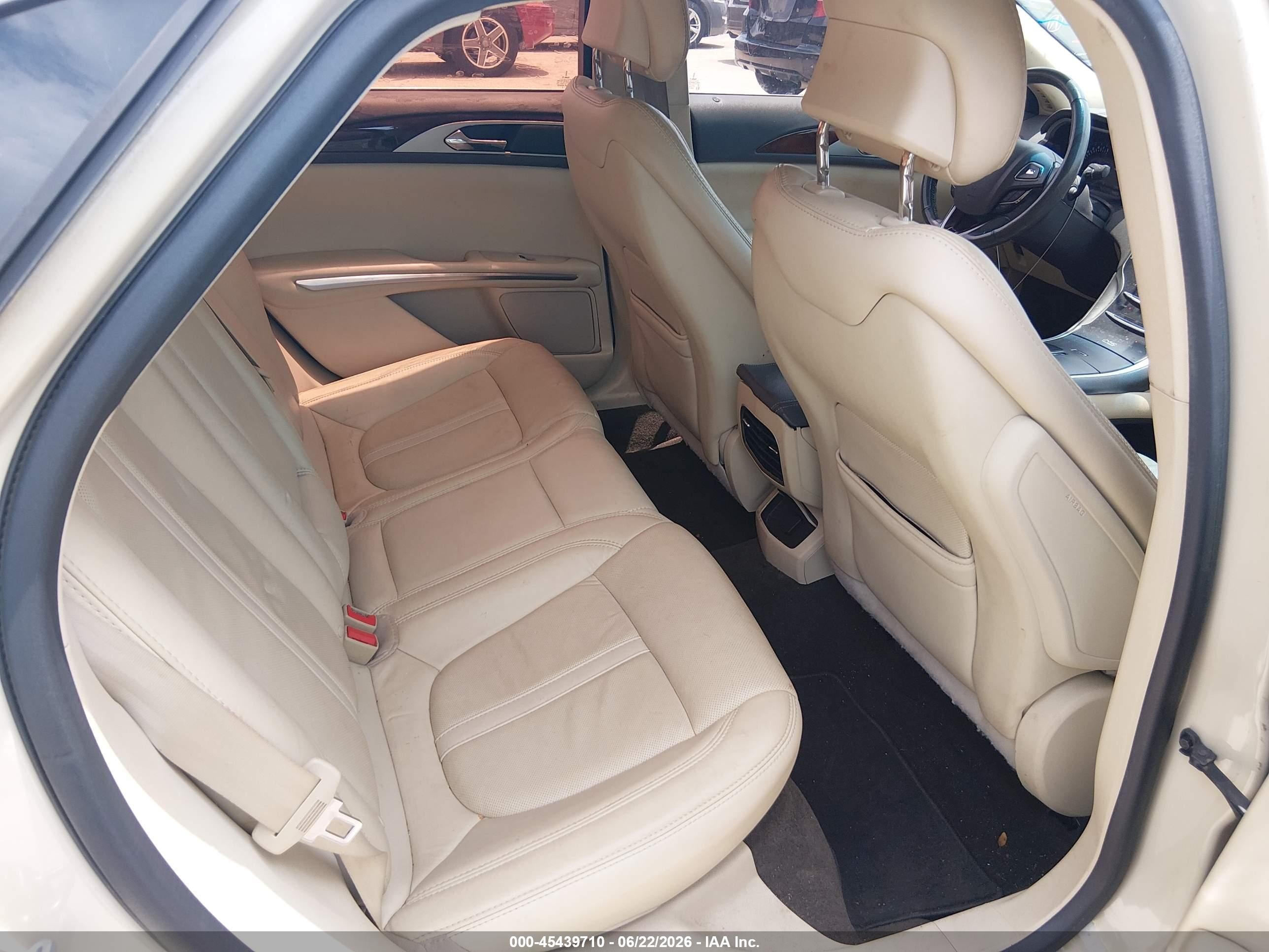 2014 Lincoln Mkz   Cream vin: 3LN6L2GKXER827737