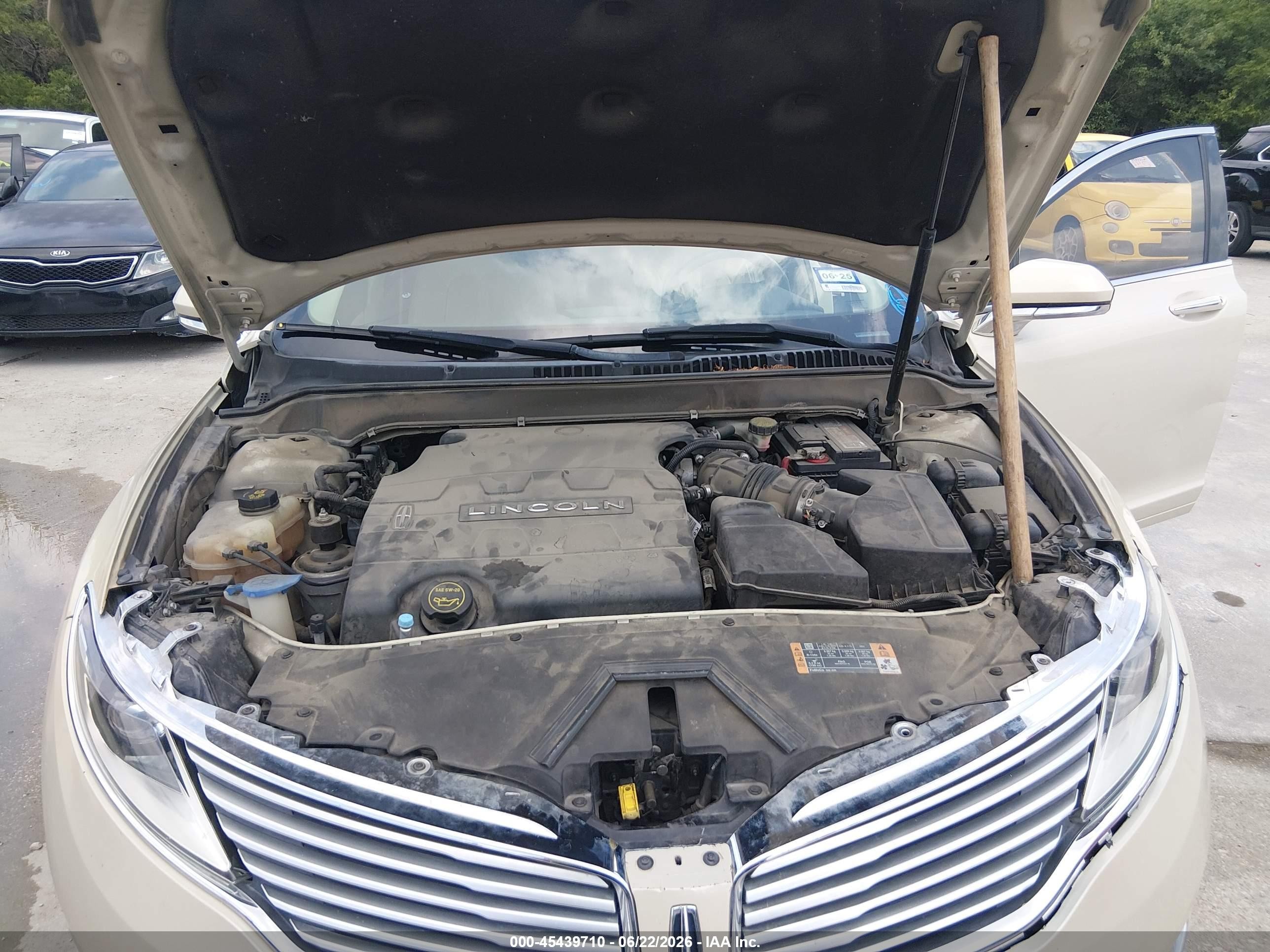 2014 Lincoln Mkz   Cream vin: 3LN6L2GKXER827737