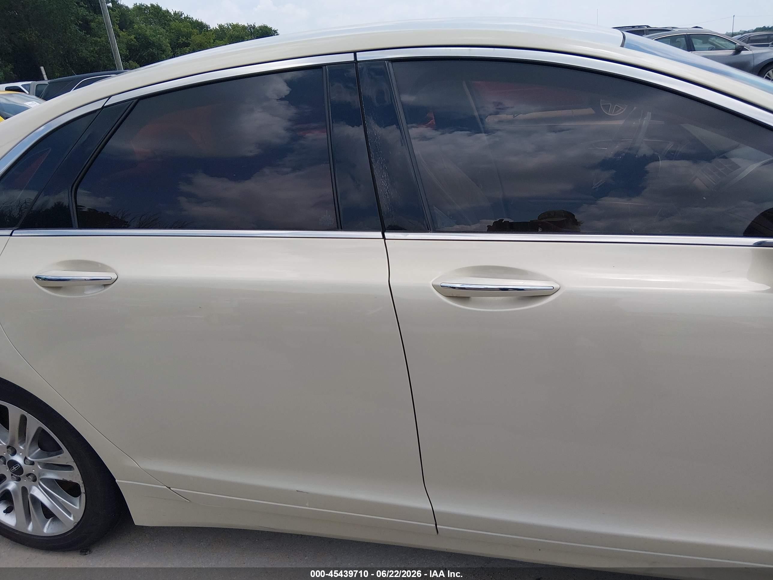 2014 Lincoln Mkz   Cream vin: 3LN6L2GKXER827737