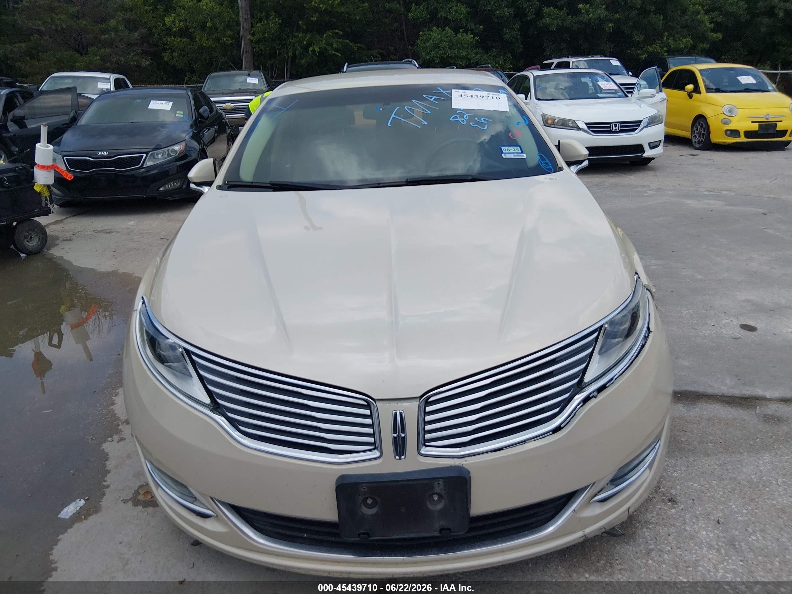 2014 Lincoln Mkz   Cream vin: 3LN6L2GKXER827737