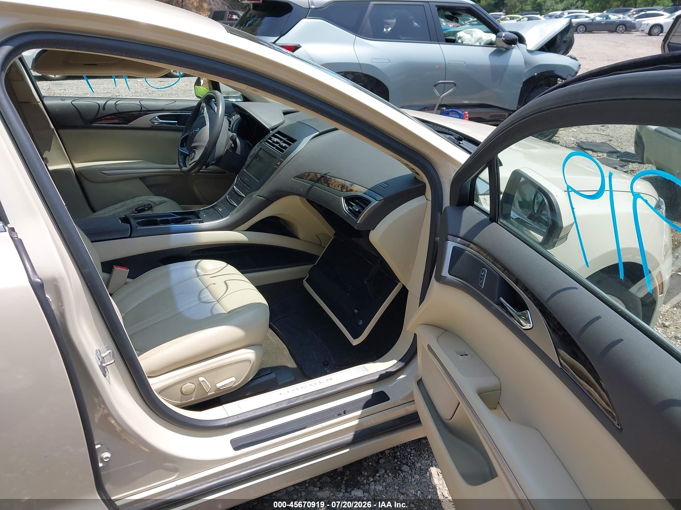 2014 Lincoln Mkz   Бежевый vin: 3LN6L2J91ER834159