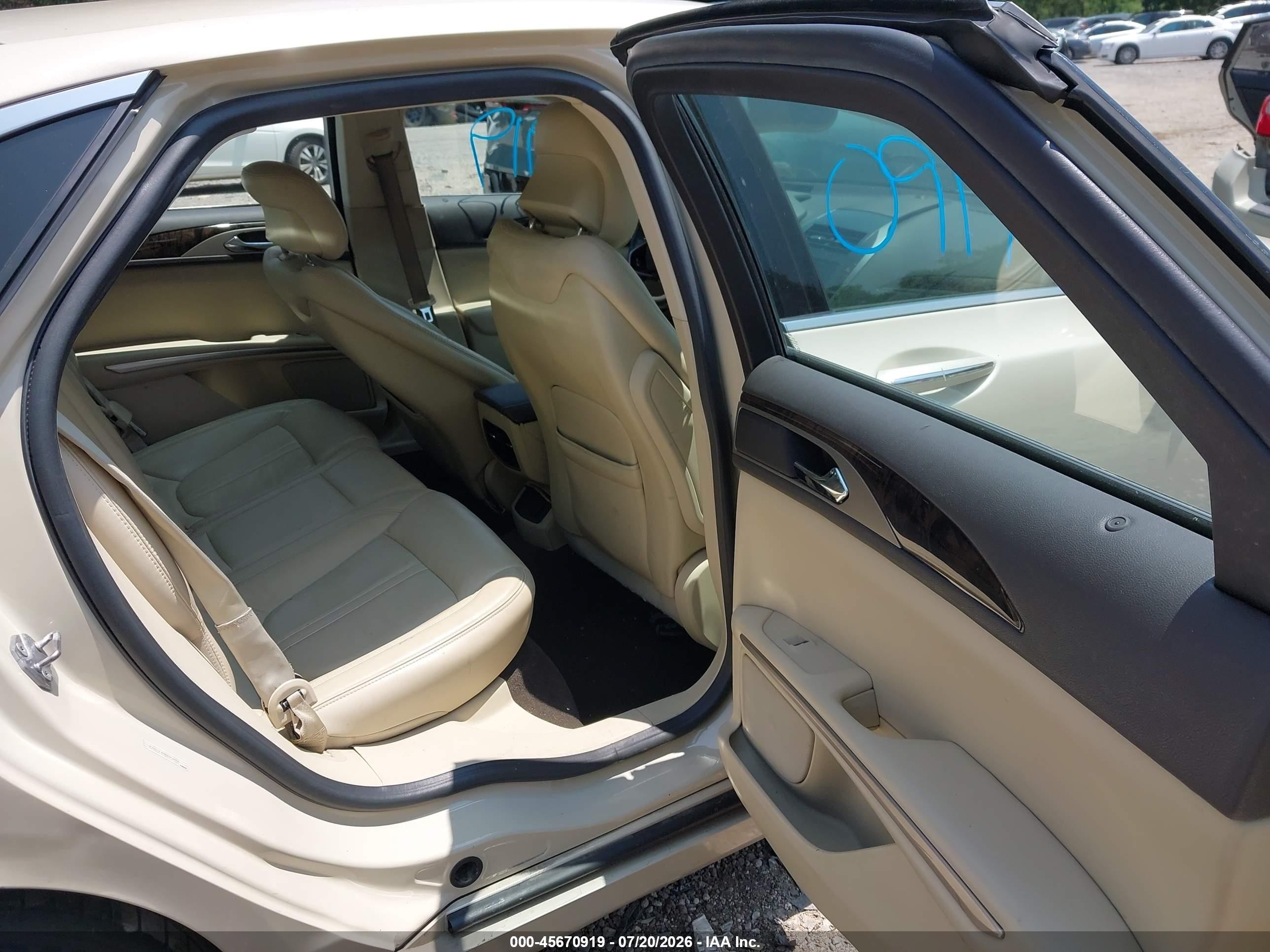2014 Lincoln Mkz   Бежевый vin: 3LN6L2J91ER834159
