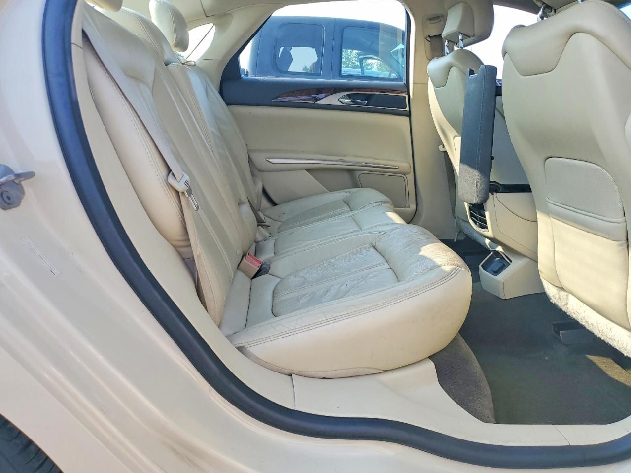 2014 Lincoln Mkz Beige vin: 3LN6L2J96ER821357