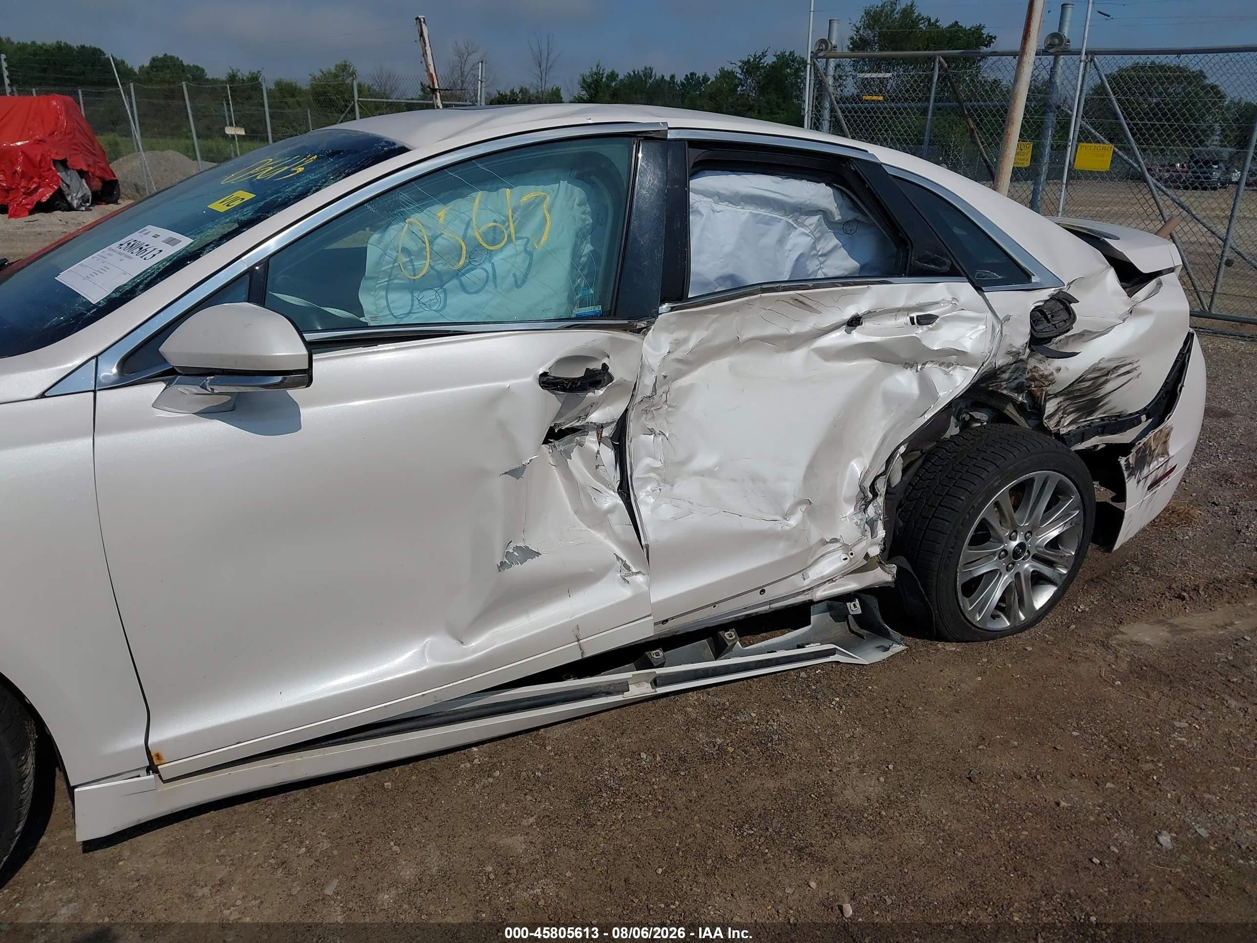 2013 Lincoln Mkz   White vin: 3LN6L2J98DR804784