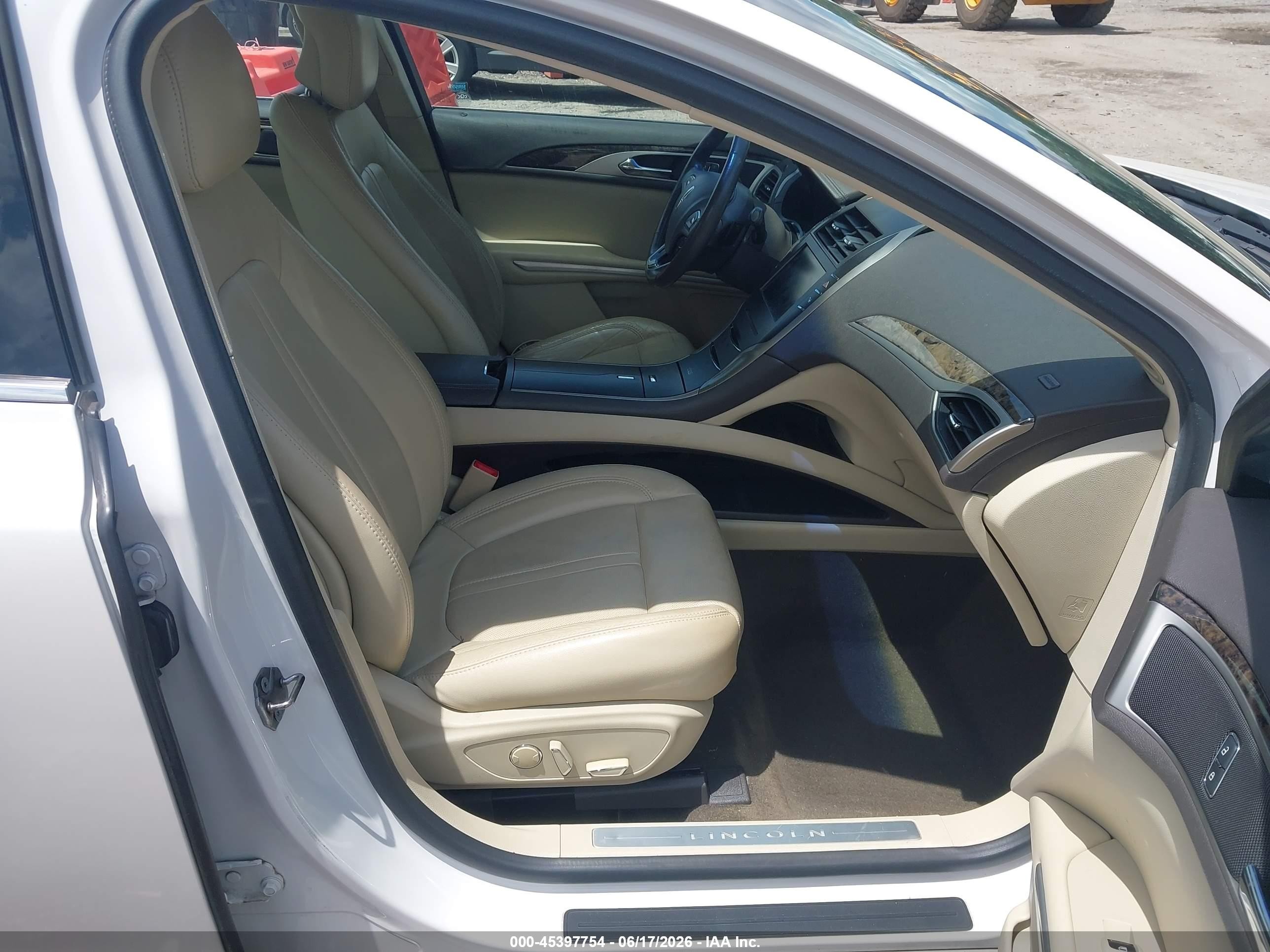 2013 Lincoln Mkz   White vin: 3LN6L2J98DR813744
