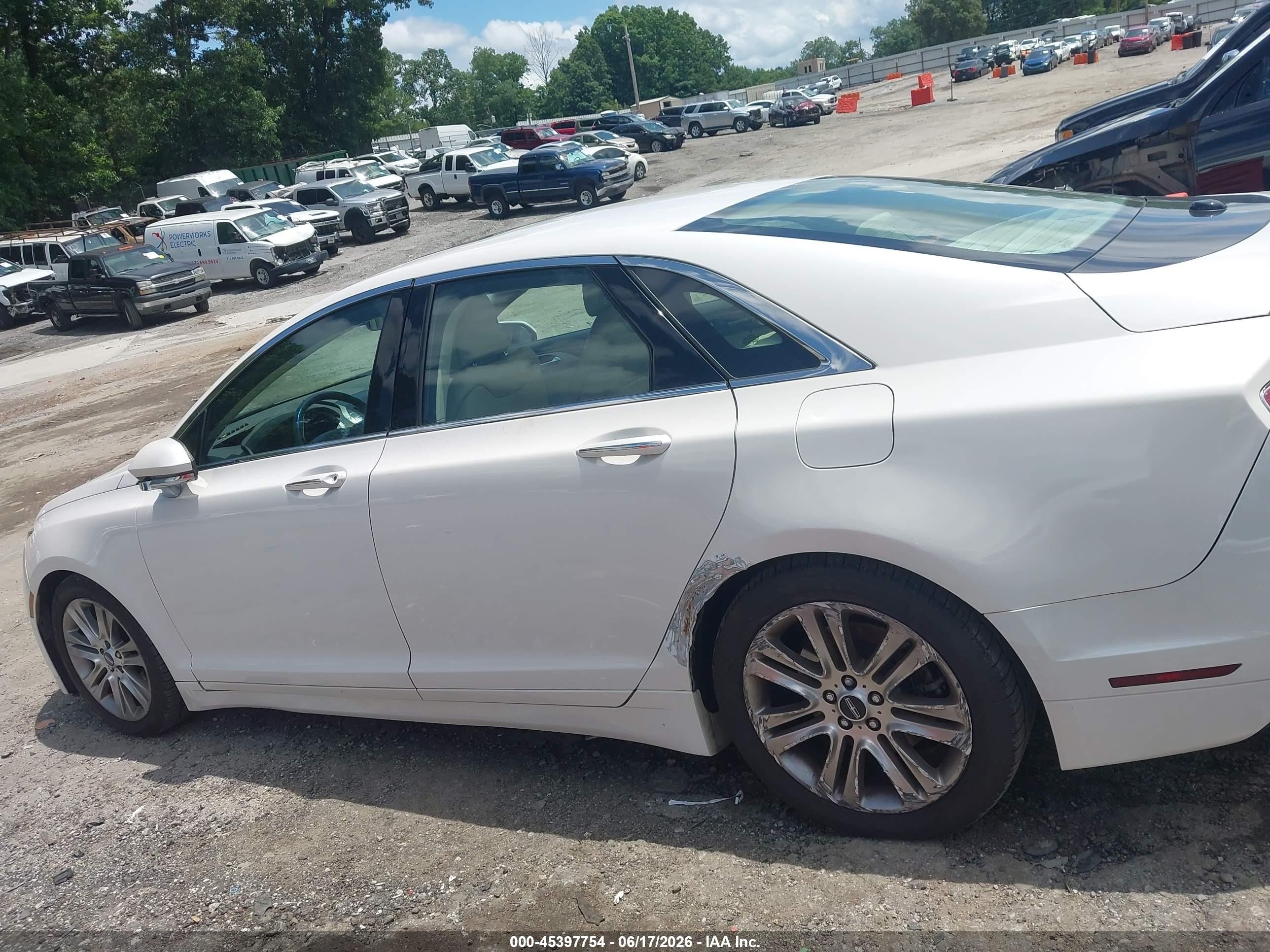 2013 Lincoln Mkz   White vin: 3LN6L2J98DR813744