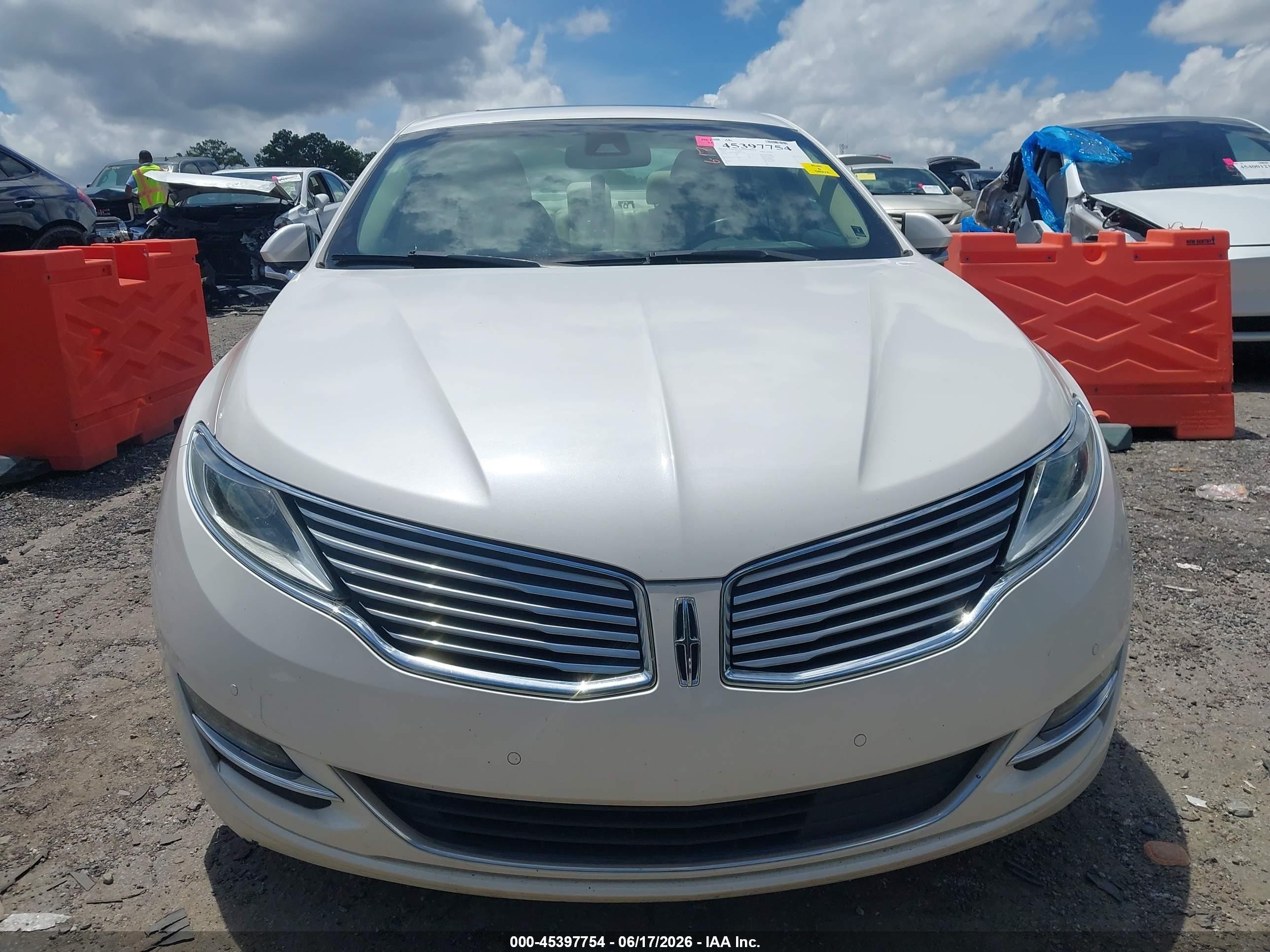 2013 Lincoln Mkz   White vin: 3LN6L2J98DR813744