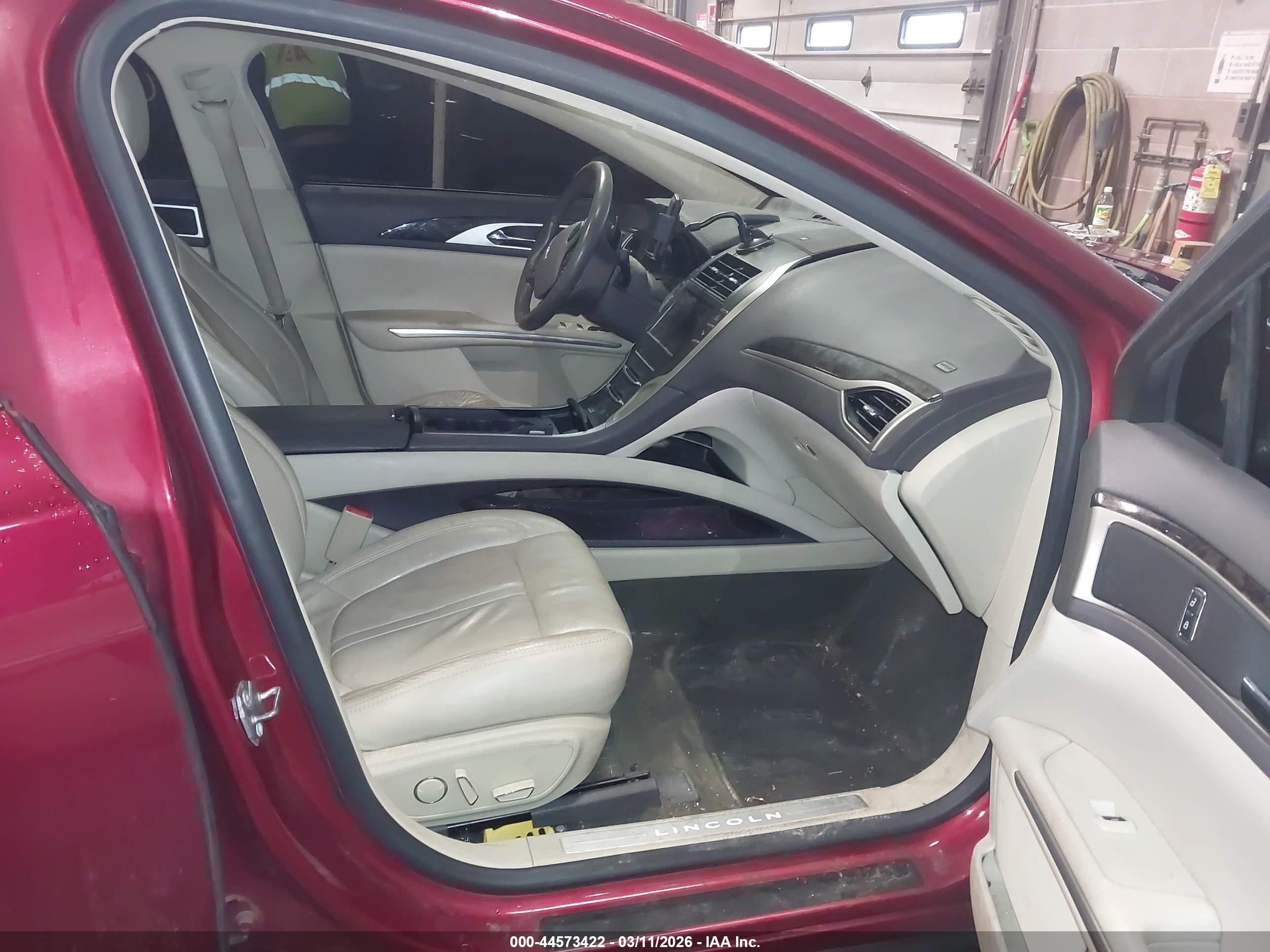 2014 Lincoln Mkz   Red vin: 3LN6L2J99ER817867