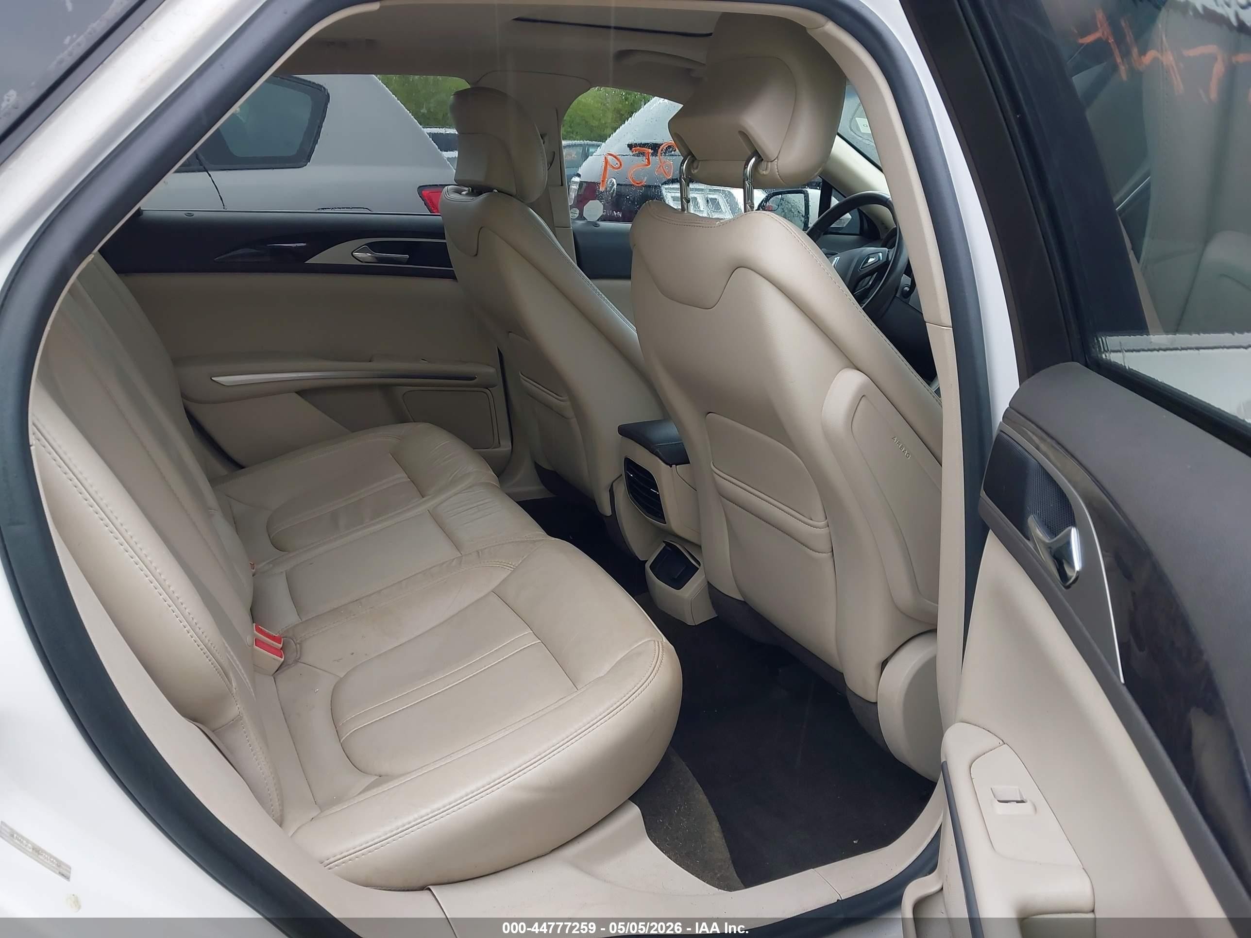 2016 Lincoln Mkz   White vin: 3LN6L2J99GR615632