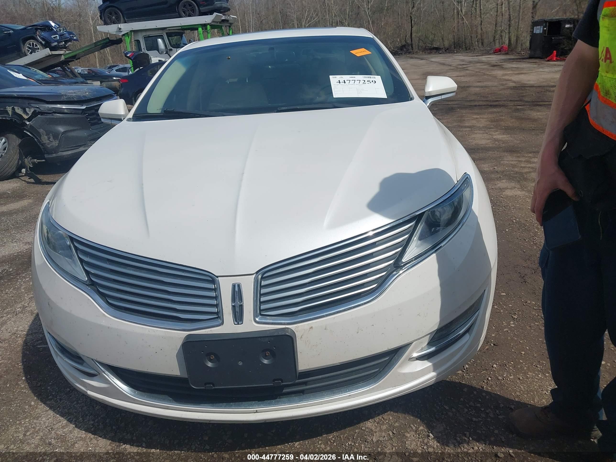 2016 Lincoln Mkz   White vin: 3LN6L2J99GR615632