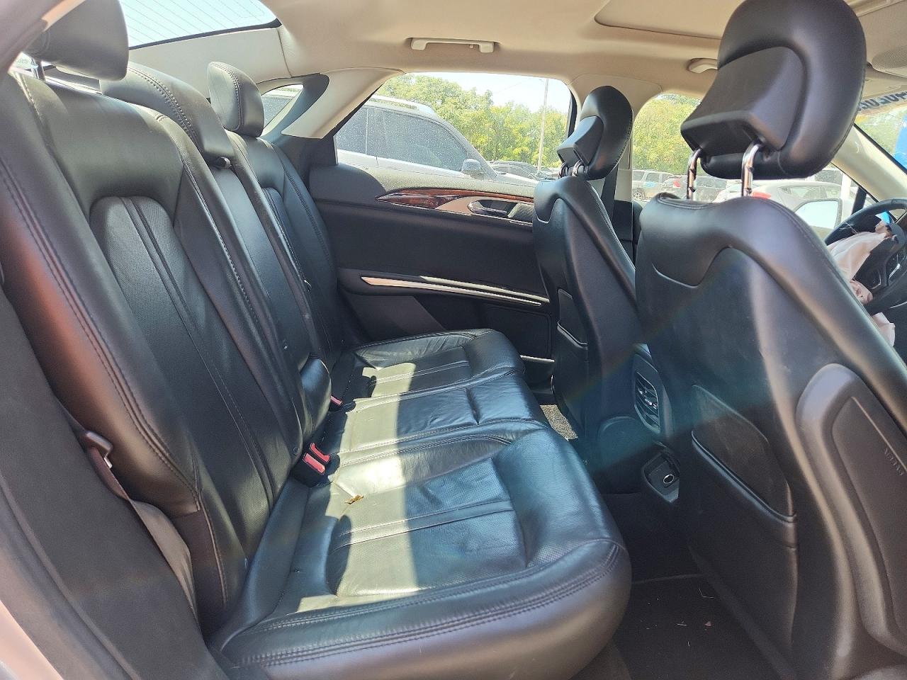 2014 Lincoln Mkz Silver vin: 3LN6L2J9XER835083