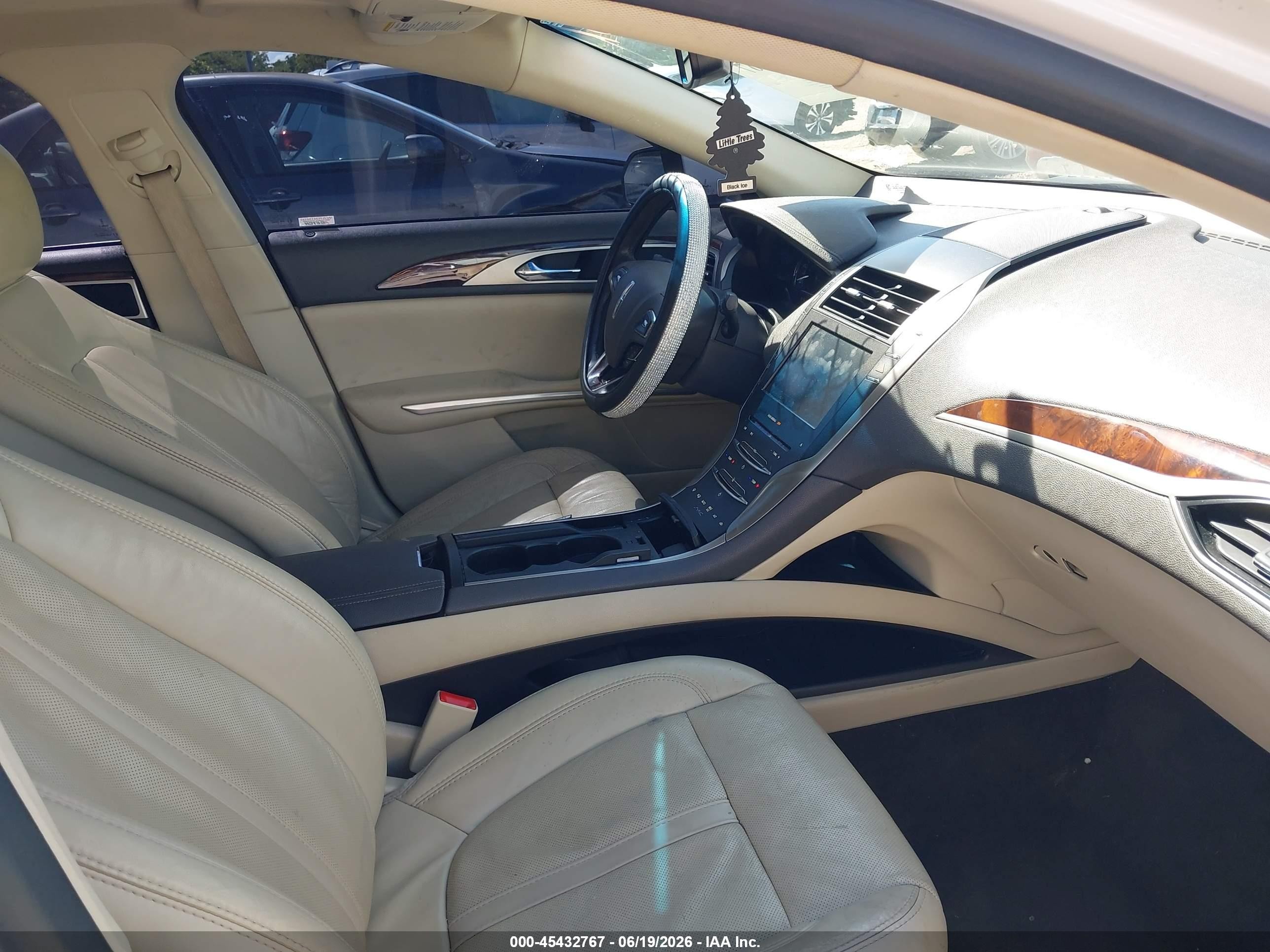 2015 Lincoln Mkz Hybrid   White vin: 3LN6L2LU2FR615861