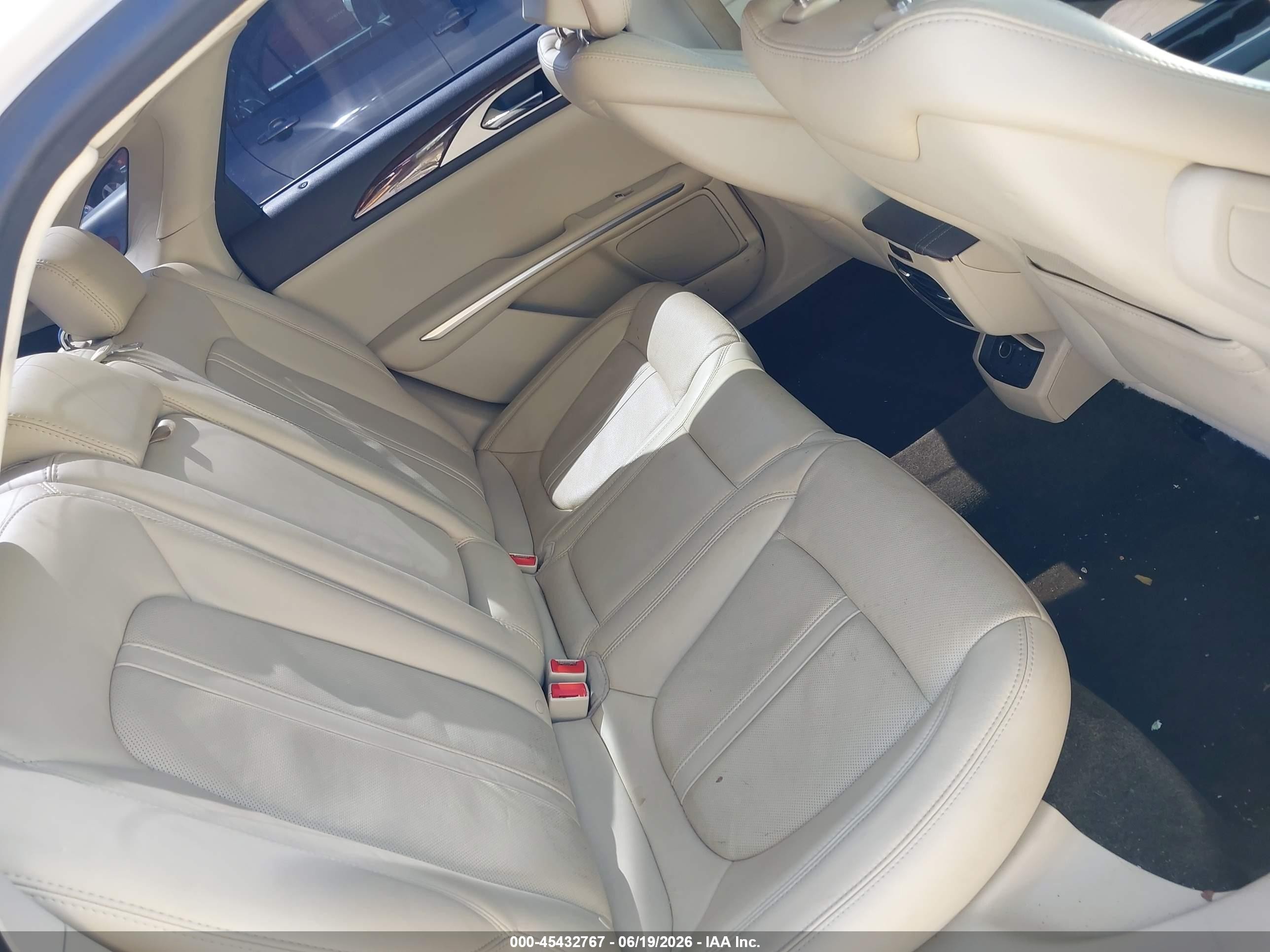 2015 Lincoln Mkz Hybrid   White vin: 3LN6L2LU2FR615861