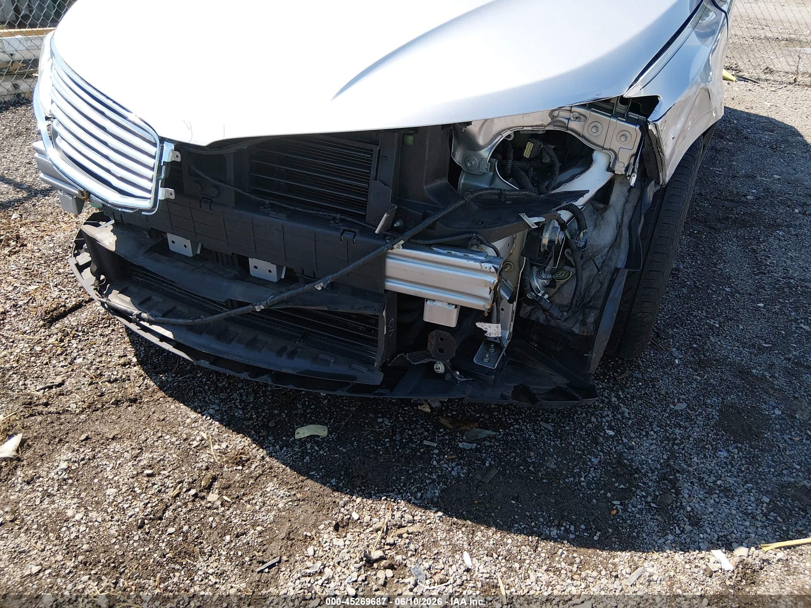 2014 Lincoln Mkz Hybrid   Silver vin: 3LN6L2LU3ER822144