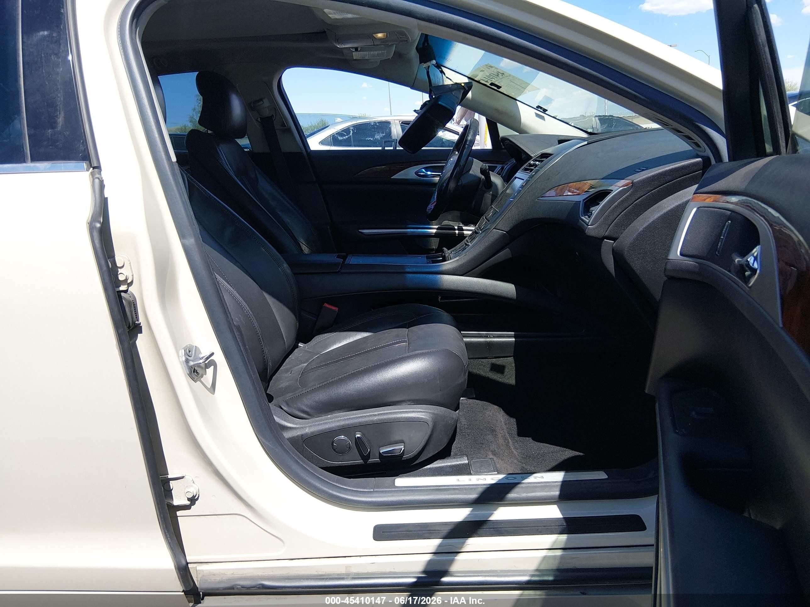 2014 Lincoln Mkz Hybrid   Cream vin: 3LN6L2LU8ER816534