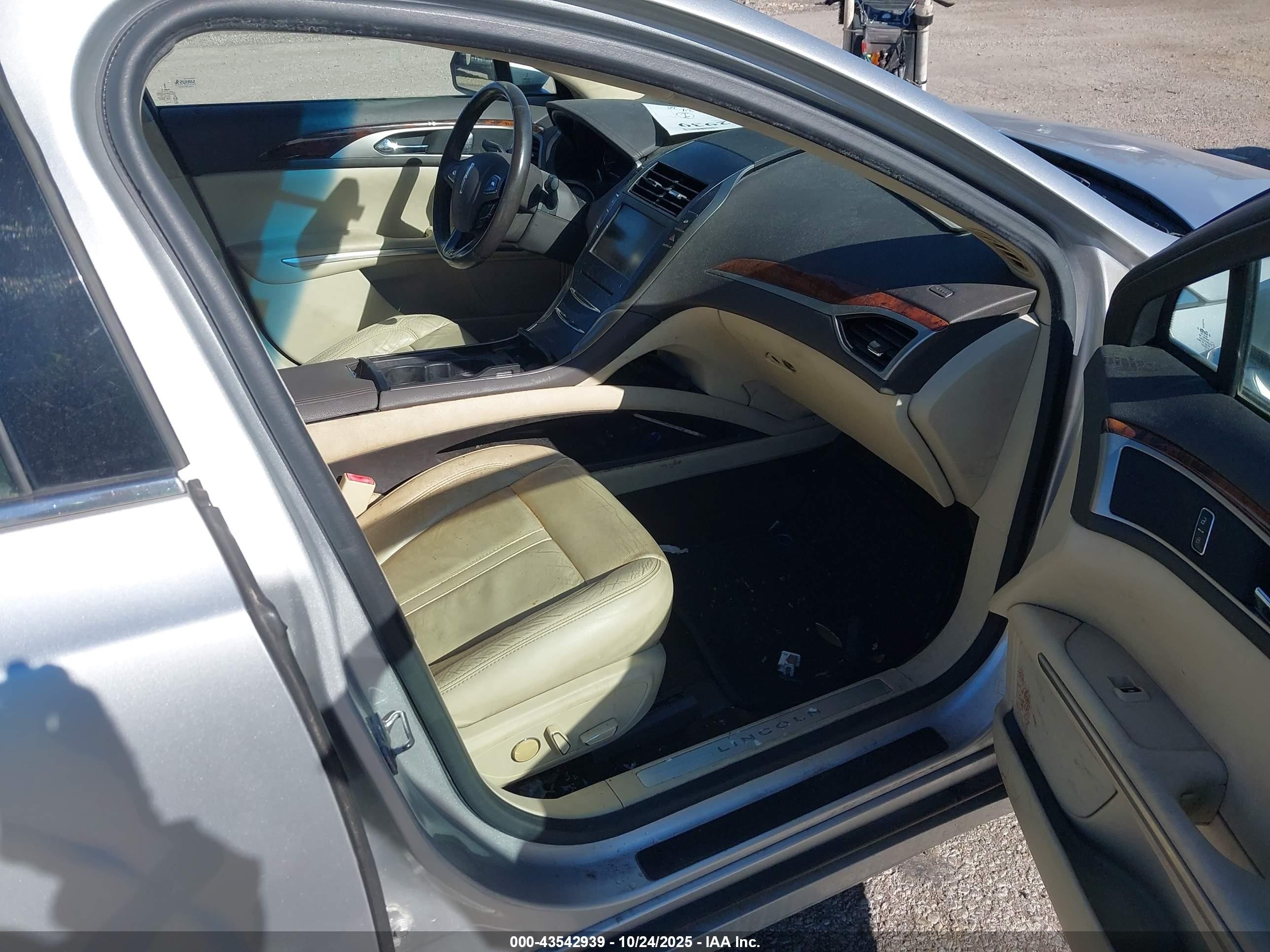 2015 Lincoln Mkz Hybrid   Silver vin: 3LN6L2LUXFR612108