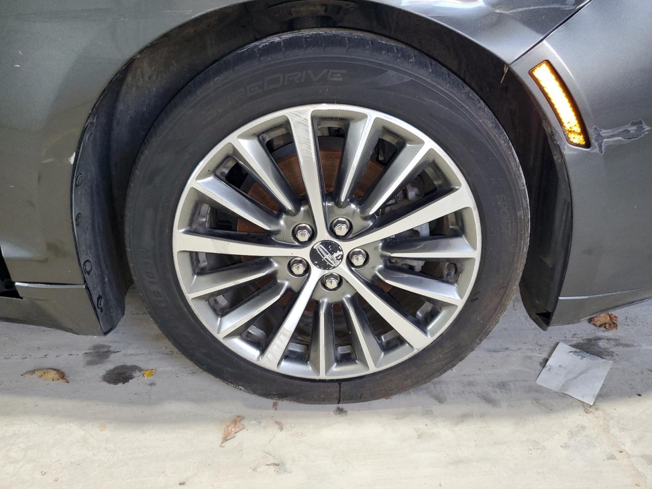 2020 Lincoln Mkz Gray vin: 3LN6L5A91LR614132 Damage: Right Front Wheel, Curb Rash, 1 To 2 Inches