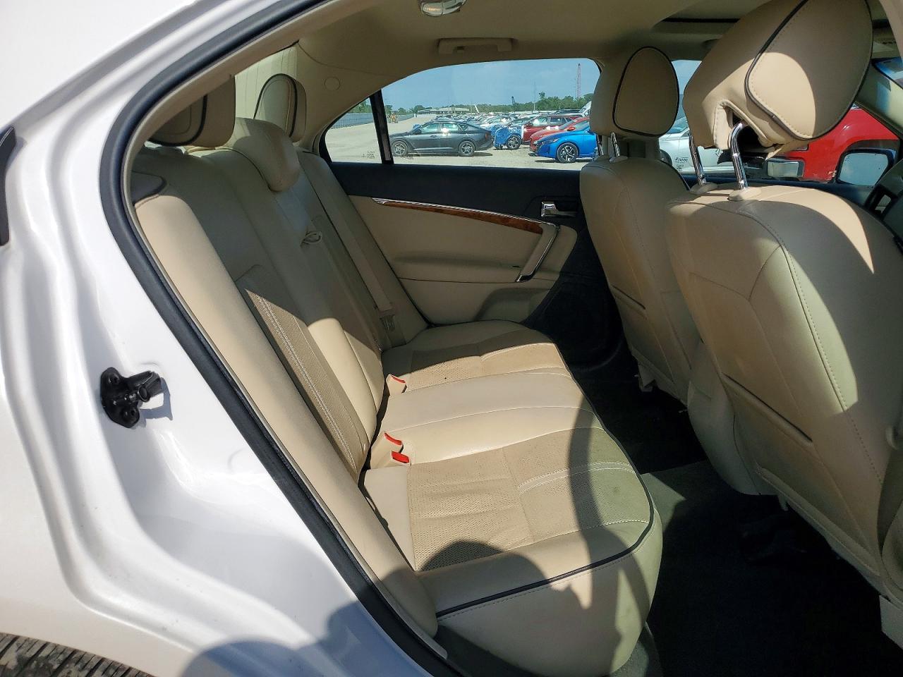 2012 Lincoln Mkz Hybrid White vin: 3LNDL2L32CR838394