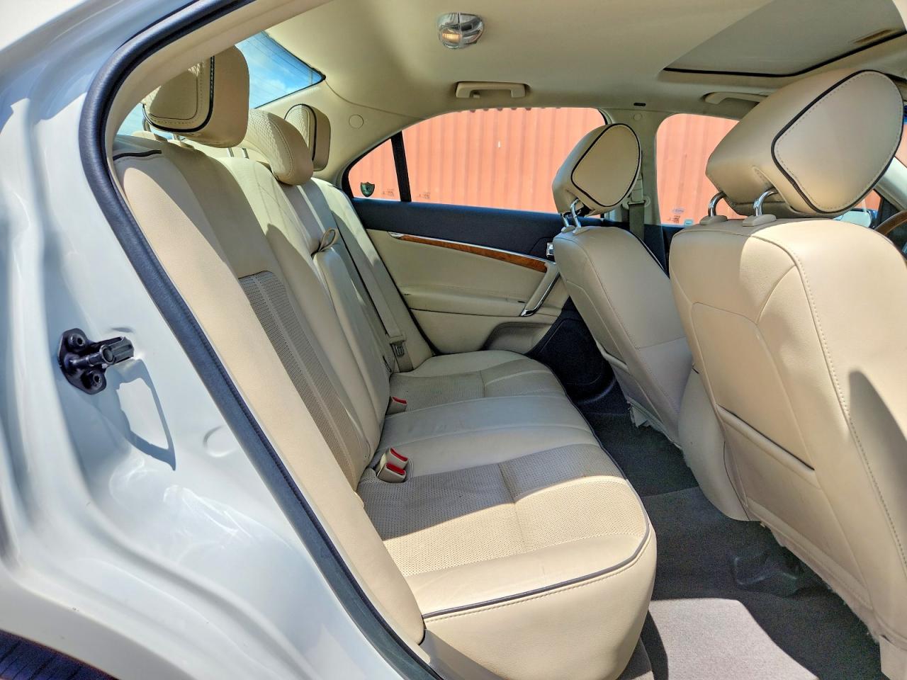 2012 Lincoln Mkz Hybrid White vin: 3LNDL2L35CR838146