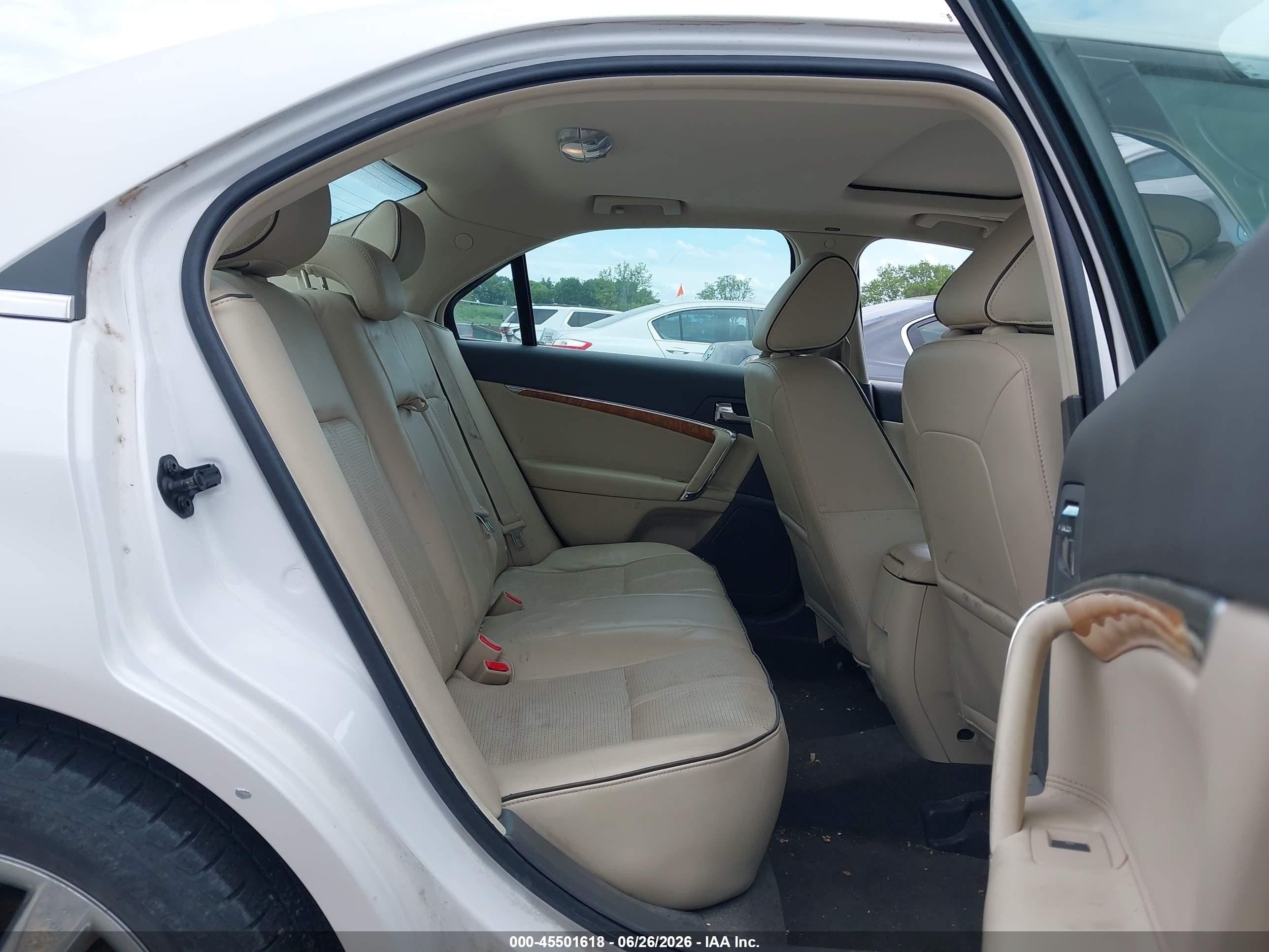 2011 Lincoln Mkz Hybrid   White vin: 3LNDL2L39BR753342