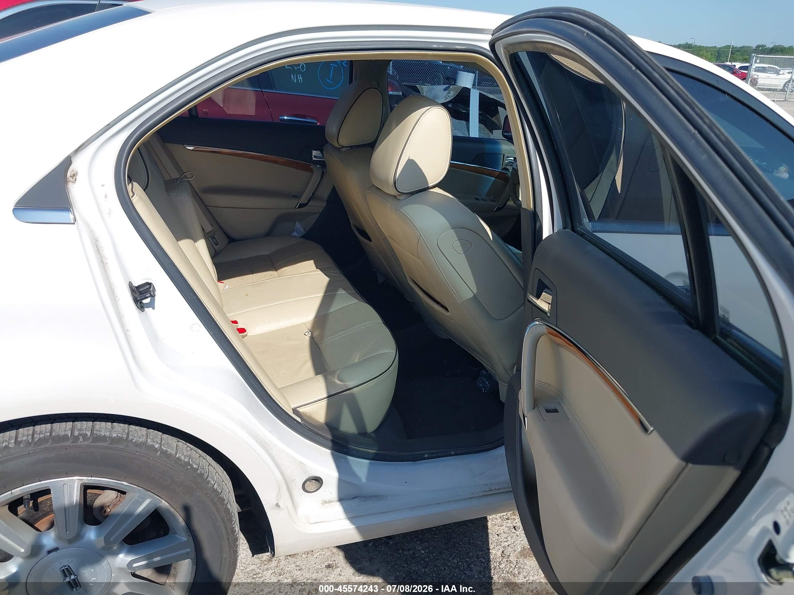 2010 Lincoln Mkz   White vin: 3LNHL2GC8AR628021