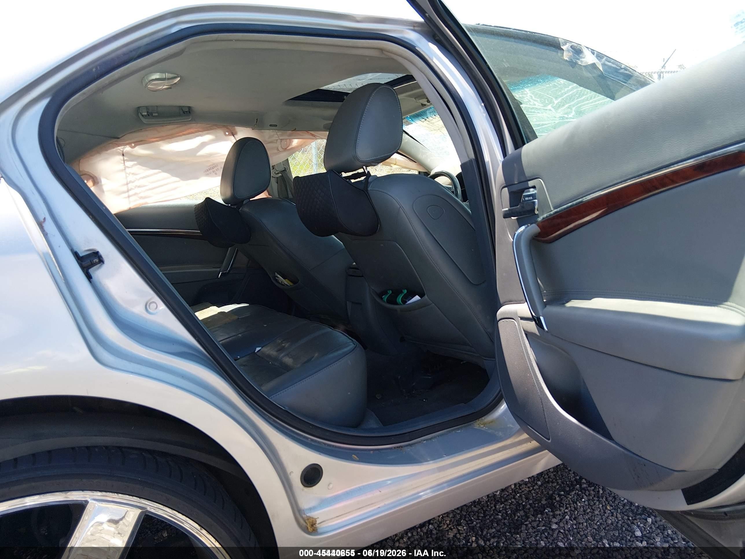2010 Lincoln Mkz   Silver vin: 3LNHL2GC9AR627864