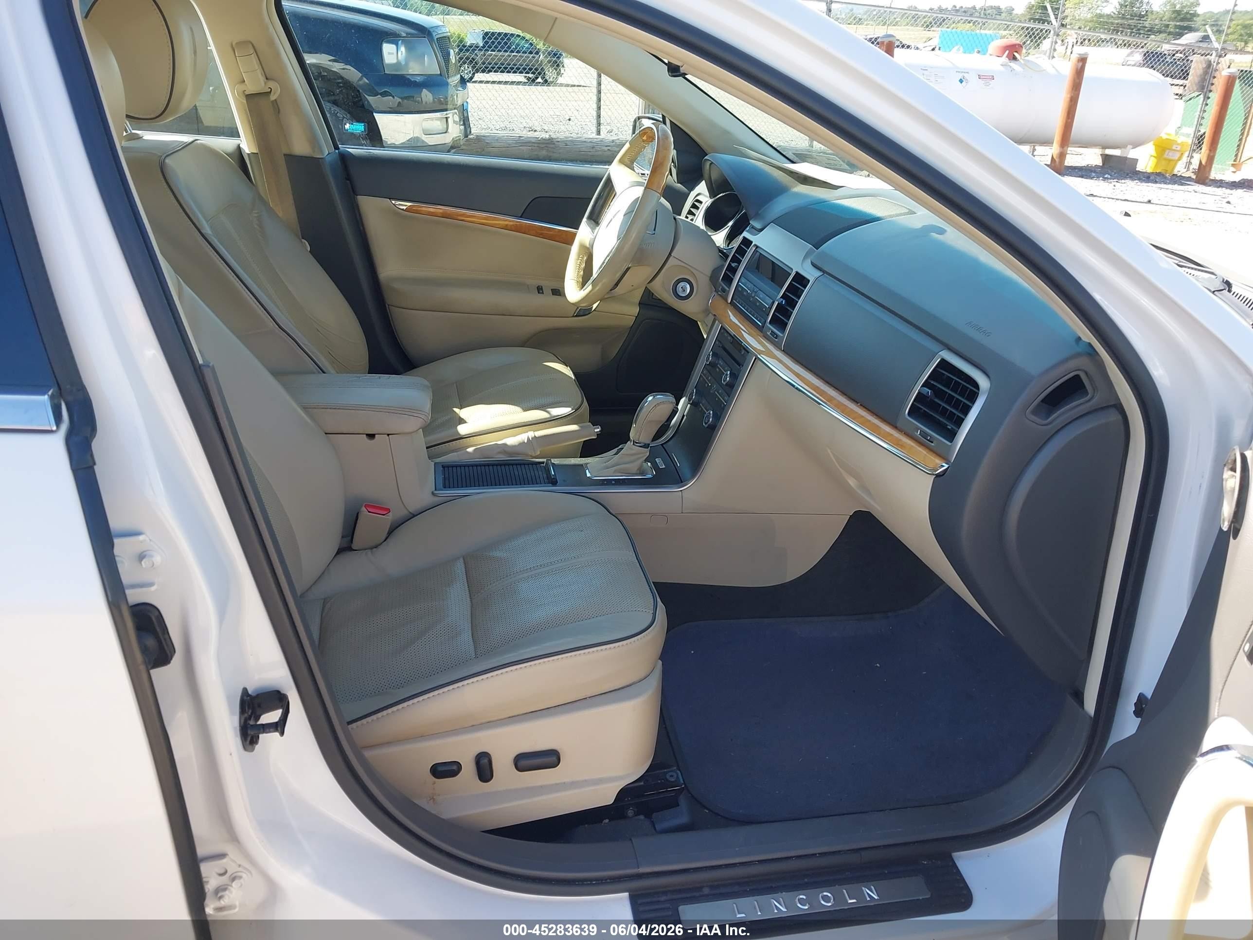 2011 Lincoln Mkz   White vin: 3LNHL2JC3BR776488