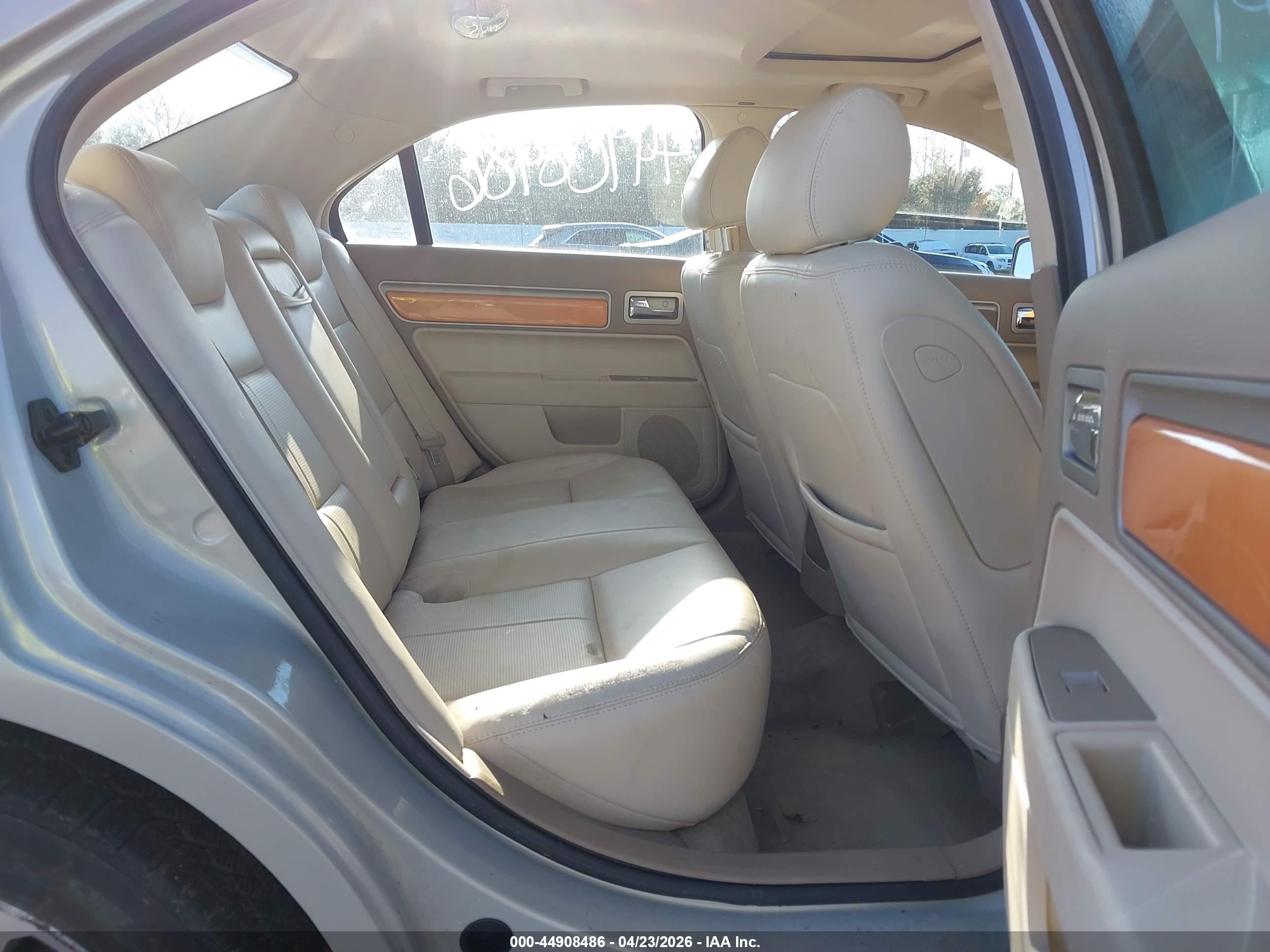 2006 Lincoln Zephyr   Cream vin: 3LNHM26136R647208