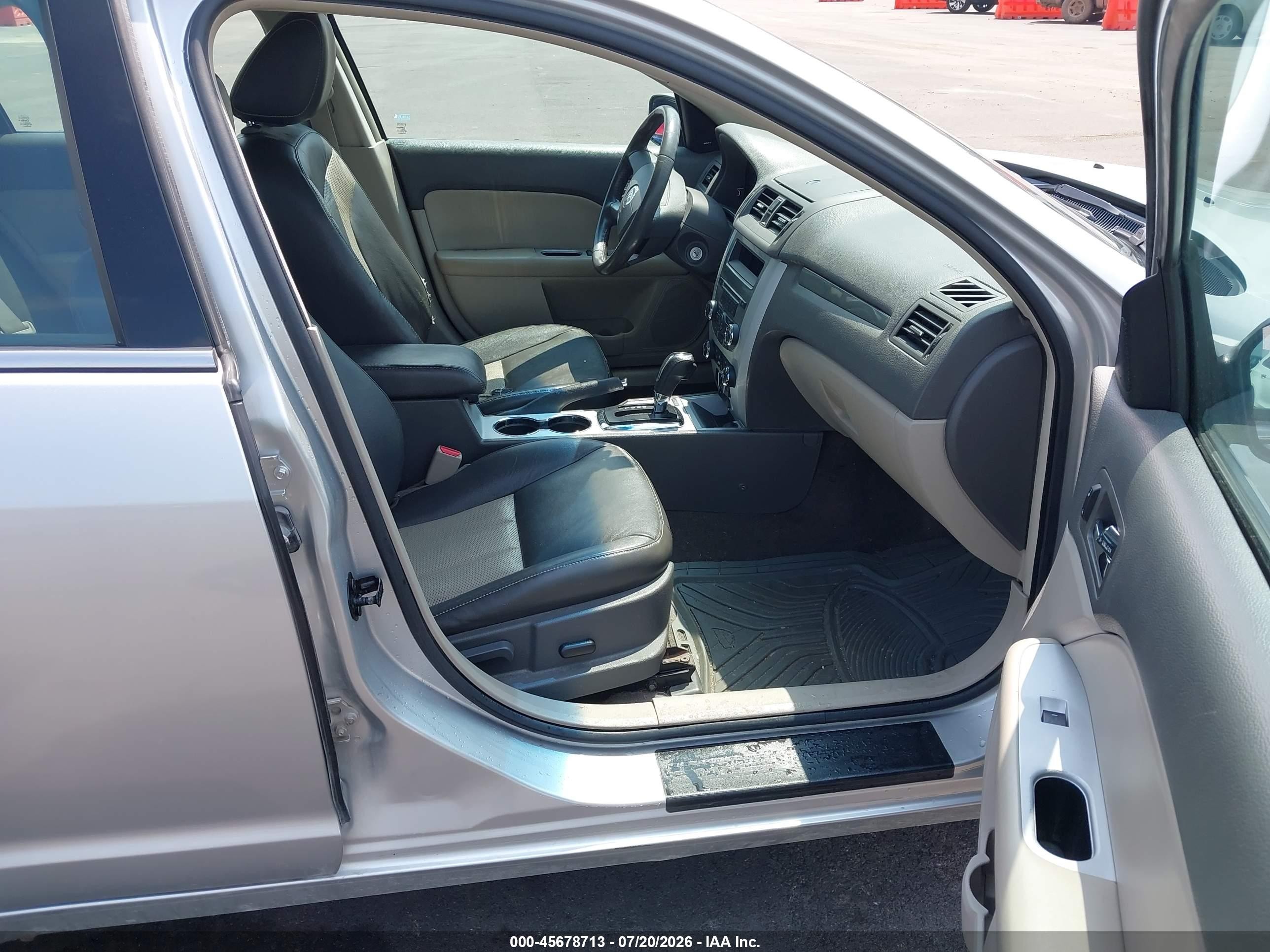 2010 Mercury Milan Hybrid   Silver vin: 3MEDM0L32AR604970