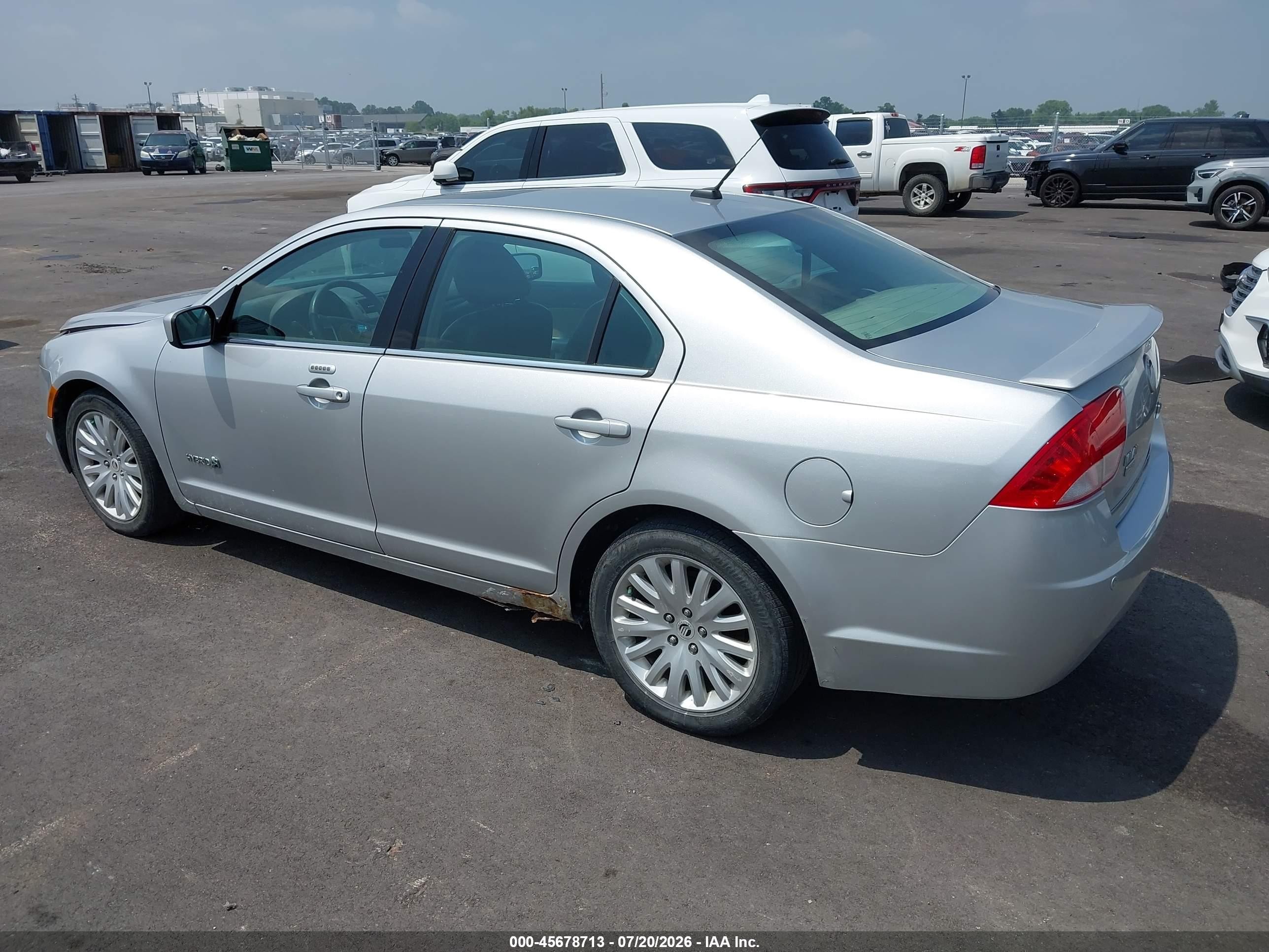 2010 Mercury Milan Hybrid   Silver vin: 3MEDM0L32AR604970