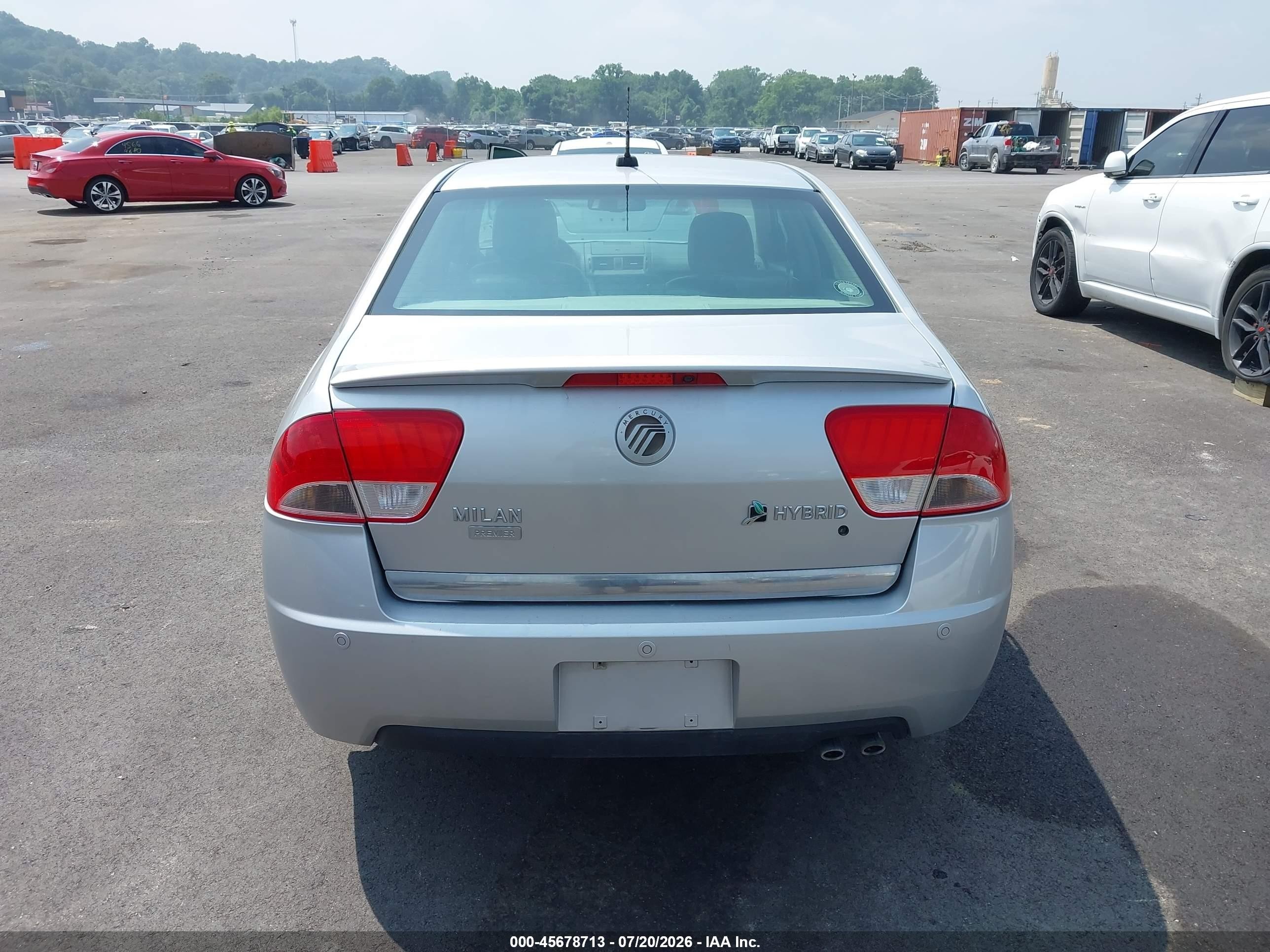 2010 Mercury Milan Hybrid   Silver vin: 3MEDM0L32AR604970