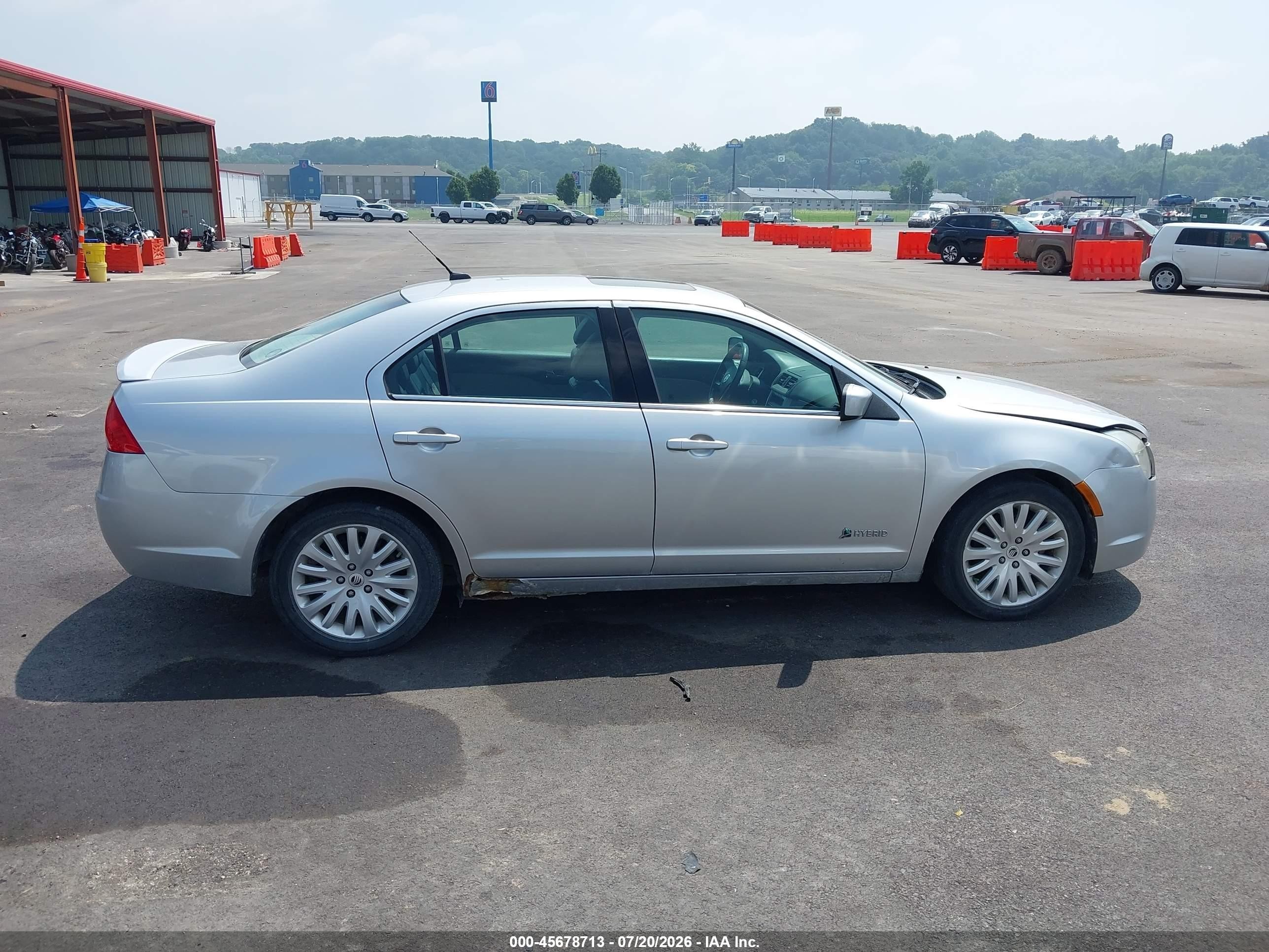 2010 Mercury Milan Hybrid   Silver vin: 3MEDM0L32AR604970