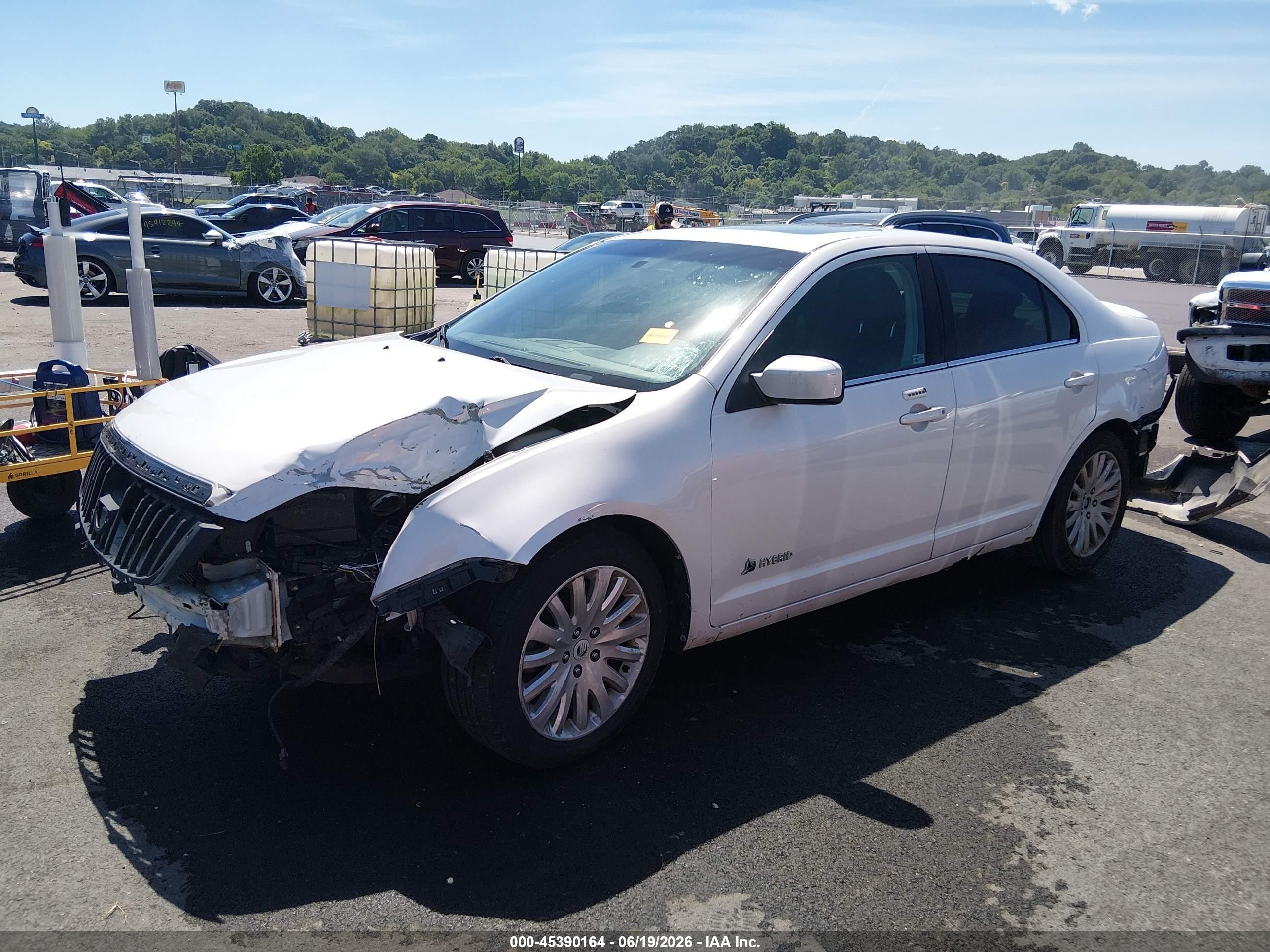 2010 Mercury Milan Hybrid   White vin: 3MEDM0L32AR609408
