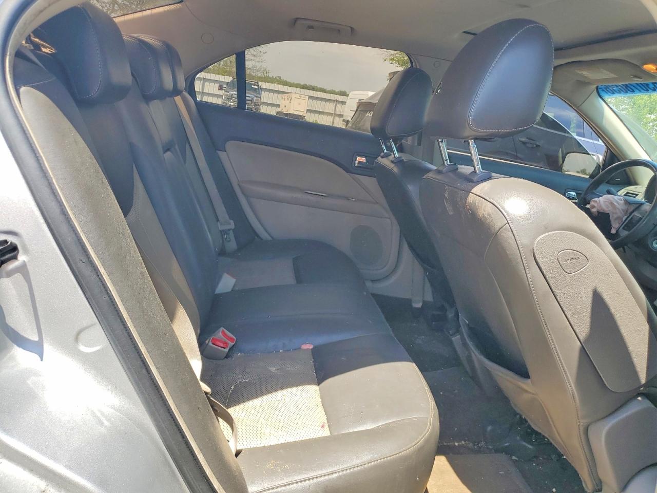 2010 Mercury Milan Hybrid Silver vin: 3MEDM0L32AR613121