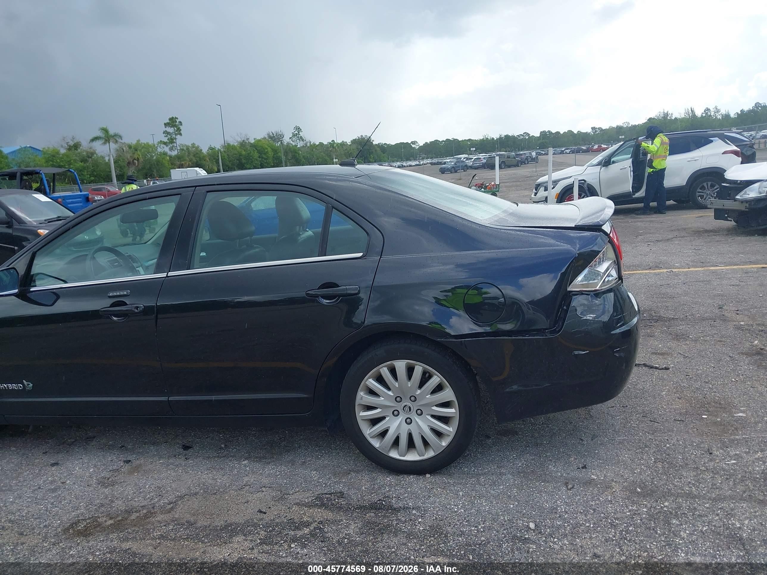 2010 Mercury Milan Hybrid   Black vin: 3MEDM0L33AR633734