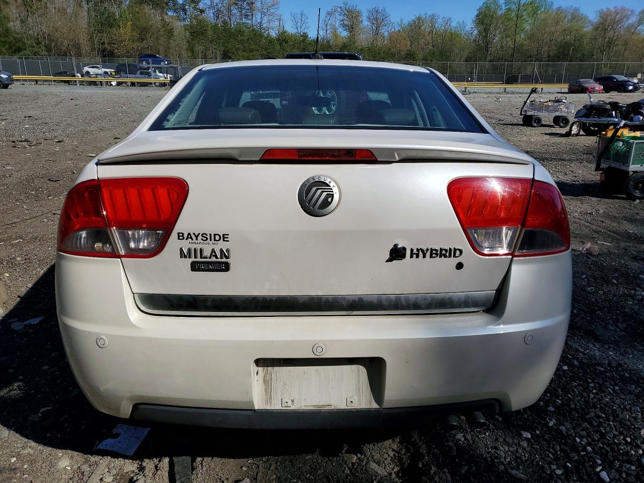 2010 Mercury Milan Hybrid White vin: 3MEDM0L39AR609891