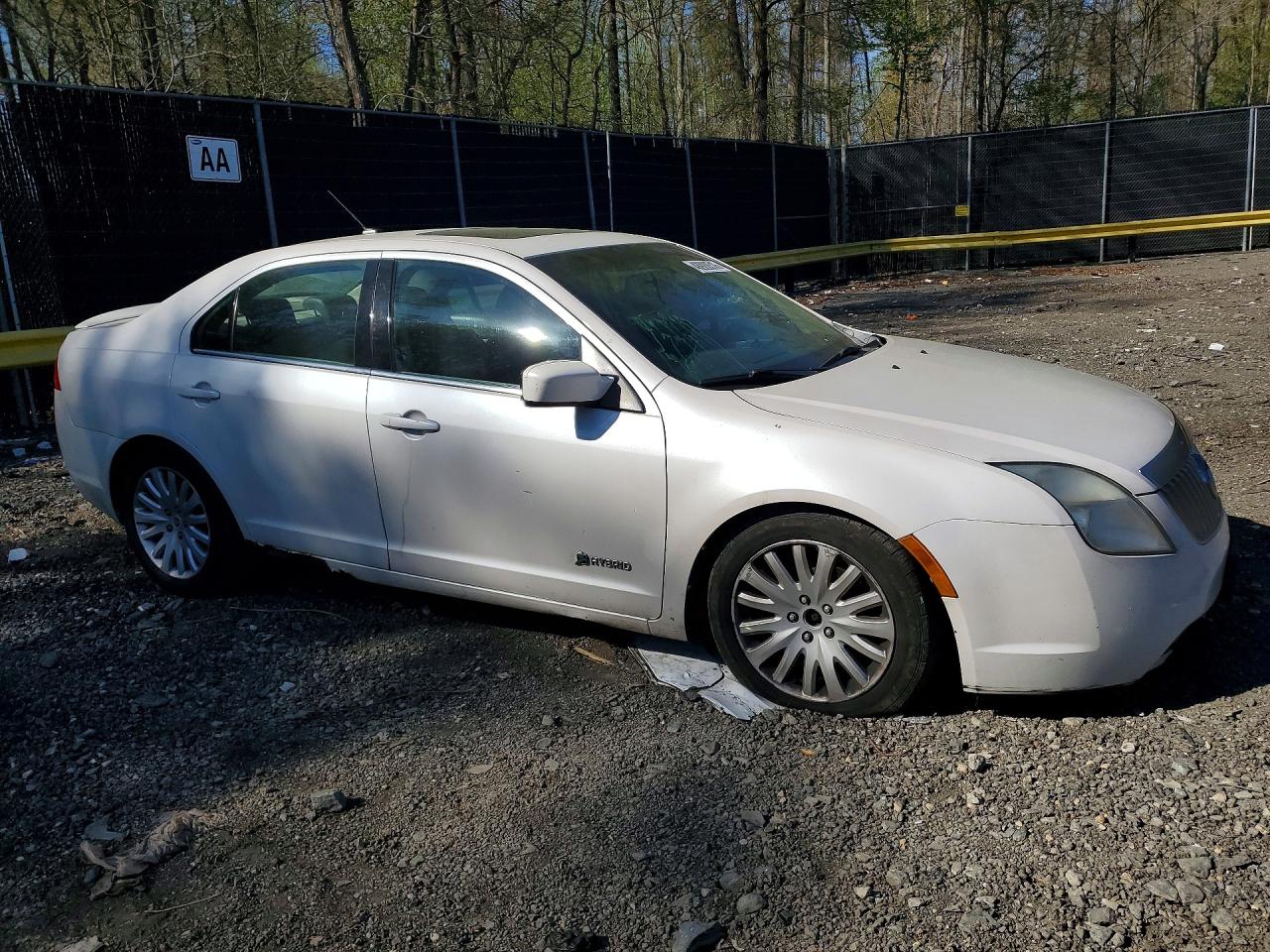 2010 Mercury Milan Hybrid White vin: 3MEDM0L39AR609891