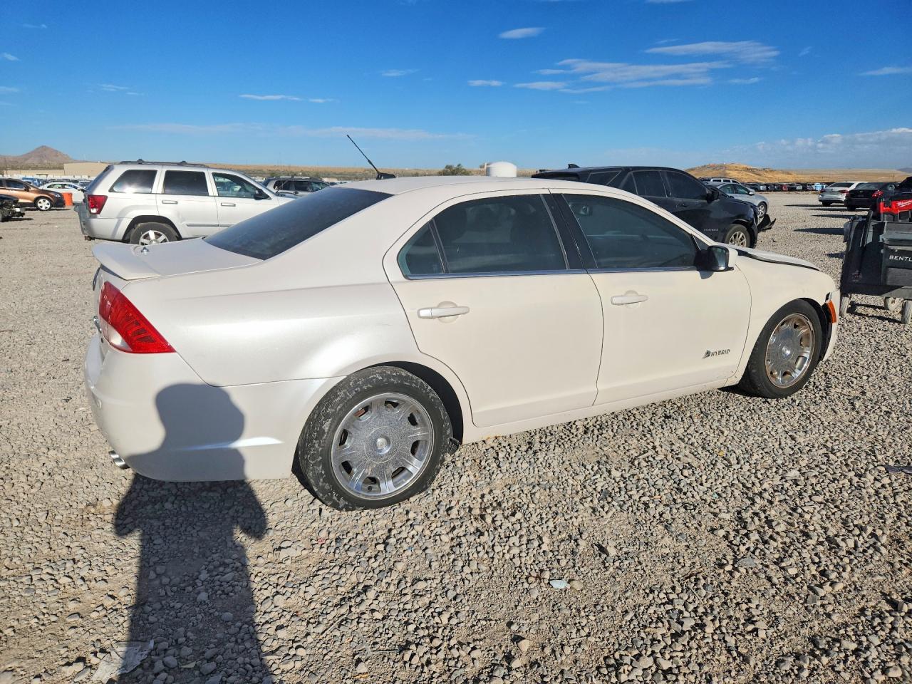 2010 Mercury Milan Hybrid White vin: 3MEDM0L39AR661991
